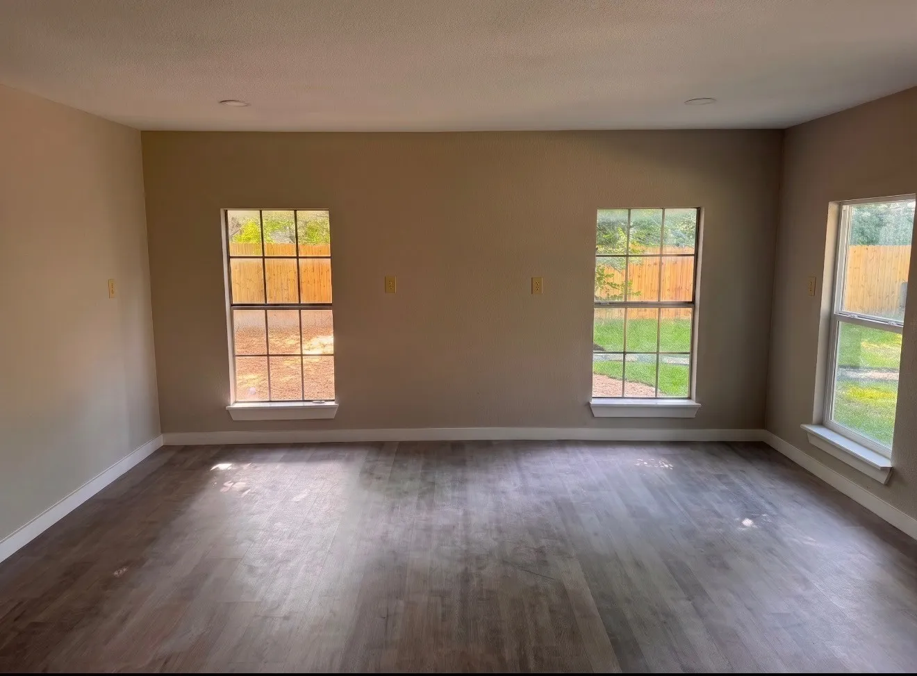 Single Family Residence For Sale in Tarrant County , 6136 Walnut Drive, Fort Worth, Texas 76114, 3 Bedroom, 2 Bathroom, 2 Garage spaces, 1,750 Sqft, built in 1955, mls#21339091, Real Estate Agent in Fort Worth, Homes For Sale in Tarrant county, Homes For Sale in Fort Worth, Realtor in Fort Worth Texas, Real Estate Brokerage Independent Realty Texas, Luminita Cordes Realtor