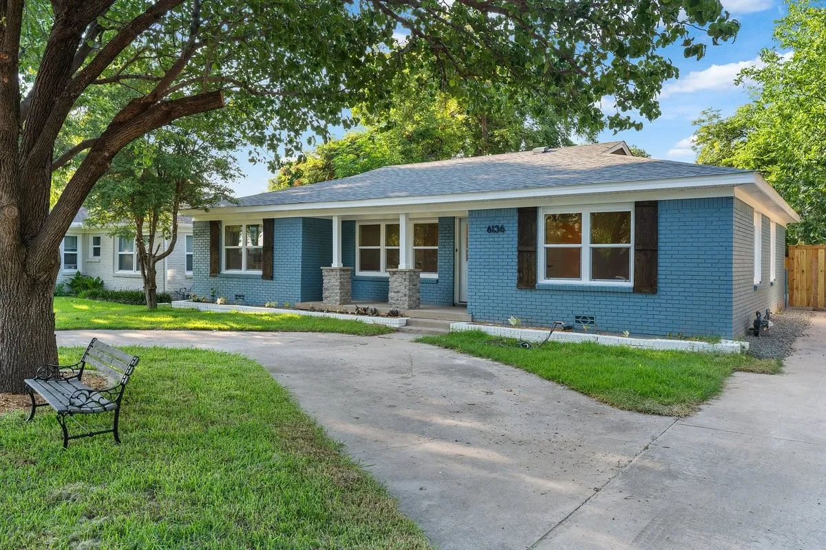 Single Family Residence For Sale in Tarrant County , 6136 Walnut Drive, Fort Worth, Texas 76114, 3 Bedroom, 2 Bathroom, 2 Garage spaces, 1,750 Sqft, built in 1955, mls#21339091, Real Estate Agent in Fort Worth, Homes For Sale in Tarrant county, Homes For Sale in Fort Worth, Realtor in Fort Worth Texas, Real Estate Brokerage Independent Realty Texas, Luminita Cordes Realtor