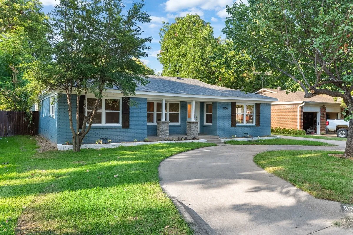 Single Family Residence For Sale in Tarrant County , 6136 Walnut Drive, Fort Worth, Texas 76114, 3 Bedroom, 2 Bathroom, 2 Garage spaces, 1,750 Sqft, built in 1955, mls#21339091, Real Estate Agent in Fort Worth, Homes For Sale in Tarrant county, Homes For Sale in Fort Worth, Realtor in Fort Worth Texas, Real Estate Brokerage Independent Realty Texas, Luminita Cordes Realtor