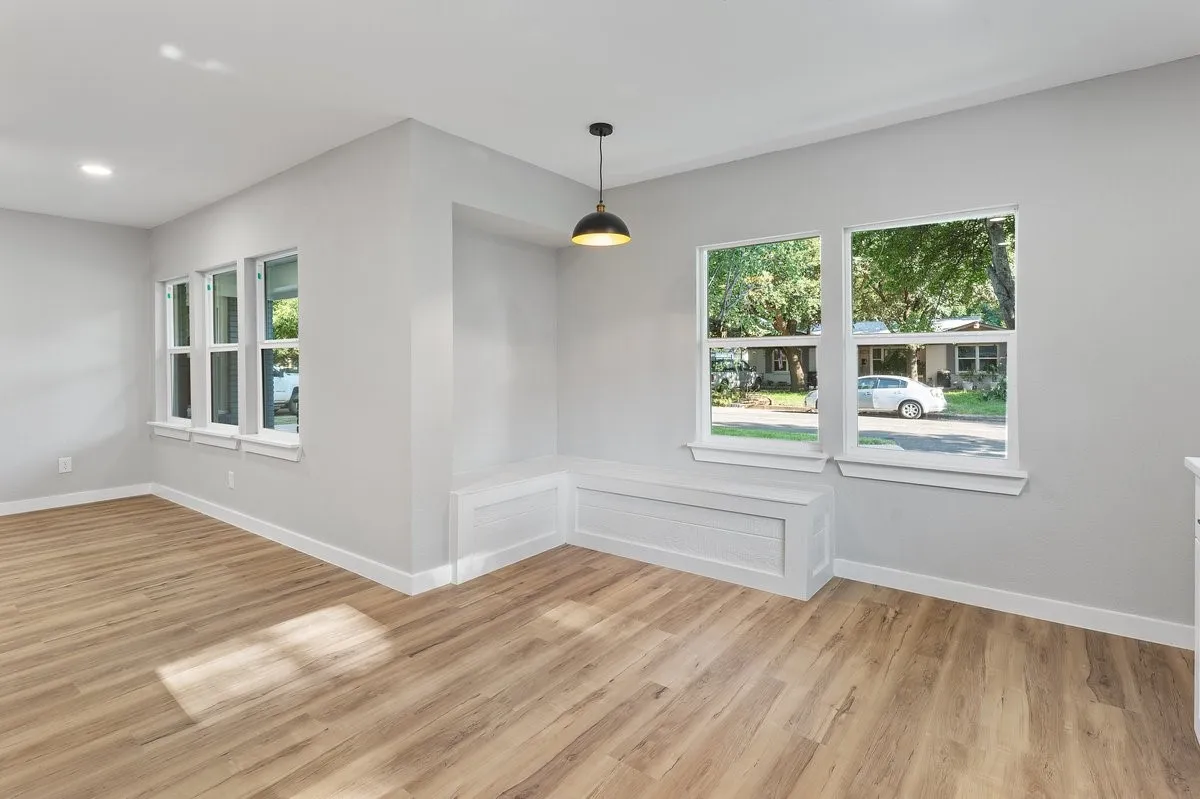 Single Family Residence For Sale in Tarrant County , 6136 Walnut Drive, Fort Worth, Texas 76114, 3 Bedroom, 2 Bathroom, 2 Garage spaces, 1,750 Sqft, built in 1955, mls#21339091, Real Estate Agent in Fort Worth, Homes For Sale in Tarrant county, Homes For Sale in Fort Worth, Realtor in Fort Worth Texas, Real Estate Brokerage Independent Realty Texas, Luminita Cordes Realtor