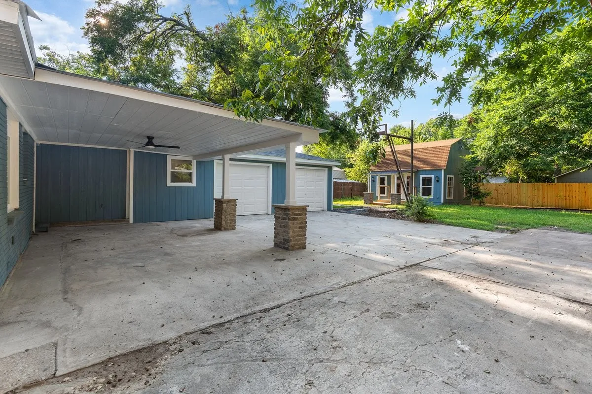 Single Family Residence For Sale in Tarrant County , 6136 Walnut Drive, Fort Worth, Texas 76114, 3 Bedroom, 2 Bathroom, 2 Garage spaces, 1,750 Sqft, built in 1955, mls#21339091, Real Estate Agent in Fort Worth, Homes For Sale in Tarrant county, Homes For Sale in Fort Worth, Realtor in Fort Worth Texas, Real Estate Brokerage Independent Realty Texas, Luminita Cordes Realtor