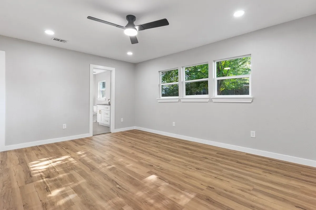 Single Family Residence For Sale in Tarrant County , 6136 Walnut Drive, Fort Worth, Texas 76114, 3 Bedroom, 2 Bathroom, 2 Garage spaces, 1,750 Sqft, built in 1955, mls#21339091, Real Estate Agent in Fort Worth, Homes For Sale in Tarrant county, Homes For Sale in Fort Worth, Realtor in Fort Worth Texas, Real Estate Brokerage Independent Realty Texas, Luminita Cordes Realtor