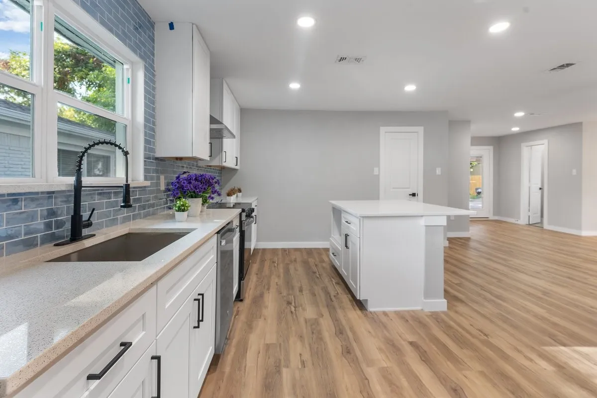 Single Family Residence For Sale in Tarrant County , 6136 Walnut Drive, Fort Worth, Texas 76114, 3 Bedroom, 2 Bathroom, 2 Garage spaces, 1,750 Sqft, built in 1955, mls#21339091, Real Estate Agent in Fort Worth, Homes For Sale in Tarrant county, Homes For Sale in Fort Worth, Realtor in Fort Worth Texas, Real Estate Brokerage Independent Realty Texas, Luminita Cordes Realtor