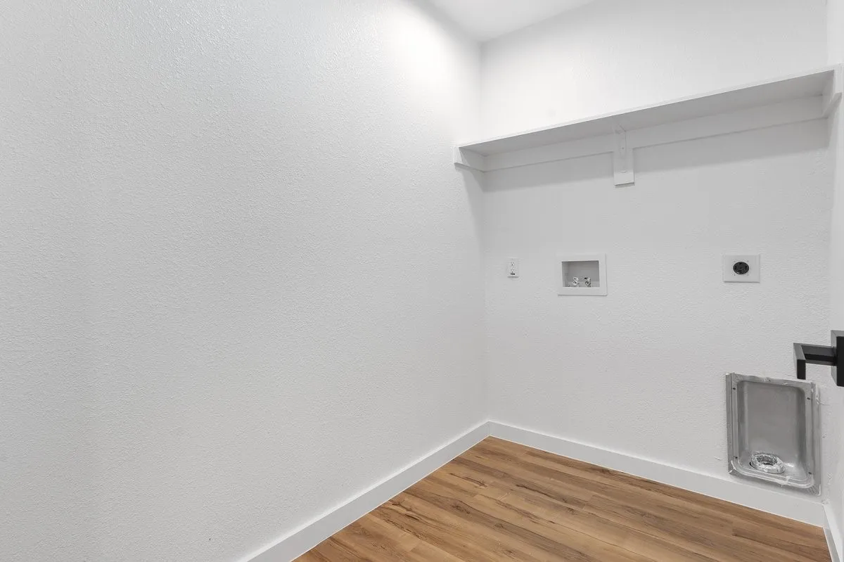 Single Family Residence For Sale in Tarrant County , 6136 Walnut Drive, Fort Worth, Texas 76114, 3 Bedroom, 2 Bathroom, 2 Garage spaces, 1,750 Sqft, built in 1955, mls#21339091, Real Estate Agent in Fort Worth, Homes For Sale in Tarrant county, Homes For Sale in Fort Worth, Realtor in Fort Worth Texas, Real Estate Brokerage Independent Realty Texas, Luminita Cordes Realtor