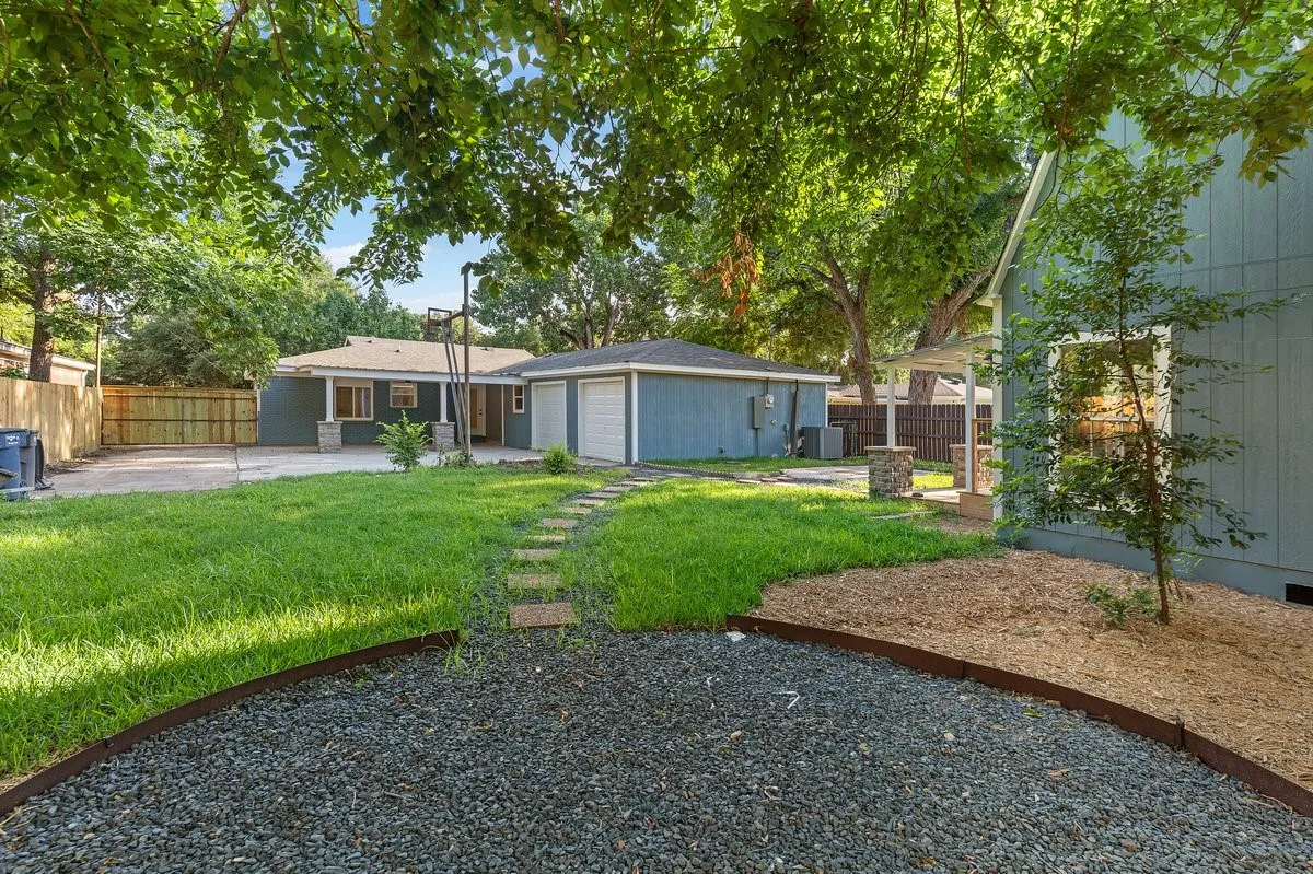 Single Family Residence For Sale in Tarrant County , 6136 Walnut Drive, Fort Worth, Texas 76114, 3 Bedroom, 2 Bathroom, 2 Garage spaces, 1,750 Sqft, built in 1955, mls#21339091, Real Estate Agent in Fort Worth, Homes For Sale in Tarrant county, Homes For Sale in Fort Worth, Realtor in Fort Worth Texas, Real Estate Brokerage Independent Realty Texas, Luminita Cordes Realtor