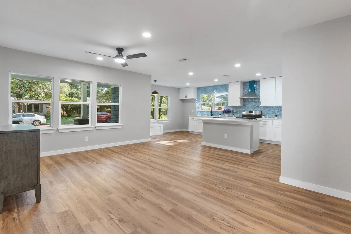 Single Family Residence For Sale in Tarrant County , 6136 Walnut Drive, Fort Worth, Texas 76114, 3 Bedroom, 2 Bathroom, 2 Garage spaces, 1,750 Sqft, built in 1955, mls#21339091, Real Estate Agent in Fort Worth, Homes For Sale in Tarrant county, Homes For Sale in Fort Worth, Realtor in Fort Worth Texas, Real Estate Brokerage Independent Realty Texas, Luminita Cordes Realtor