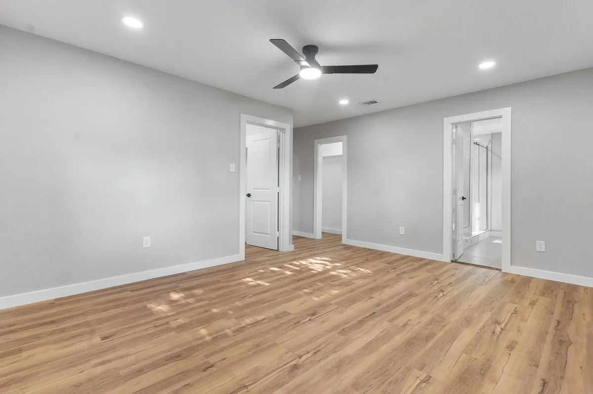 Single Family Residence For Sale in Tarrant County , 6136 Walnut Drive, Fort Worth, Texas 76114, 3 Bedroom, 2 Bathroom, 2 Garage spaces, 1,750 Sqft, built in 1955, mls#21339091, Real Estate Agent in Fort Worth, Homes For Sale in Tarrant county, Homes For Sale in Fort Worth, Realtor in Fort Worth Texas, Real Estate Brokerage Independent Realty Texas, Luminita Cordes Realtor