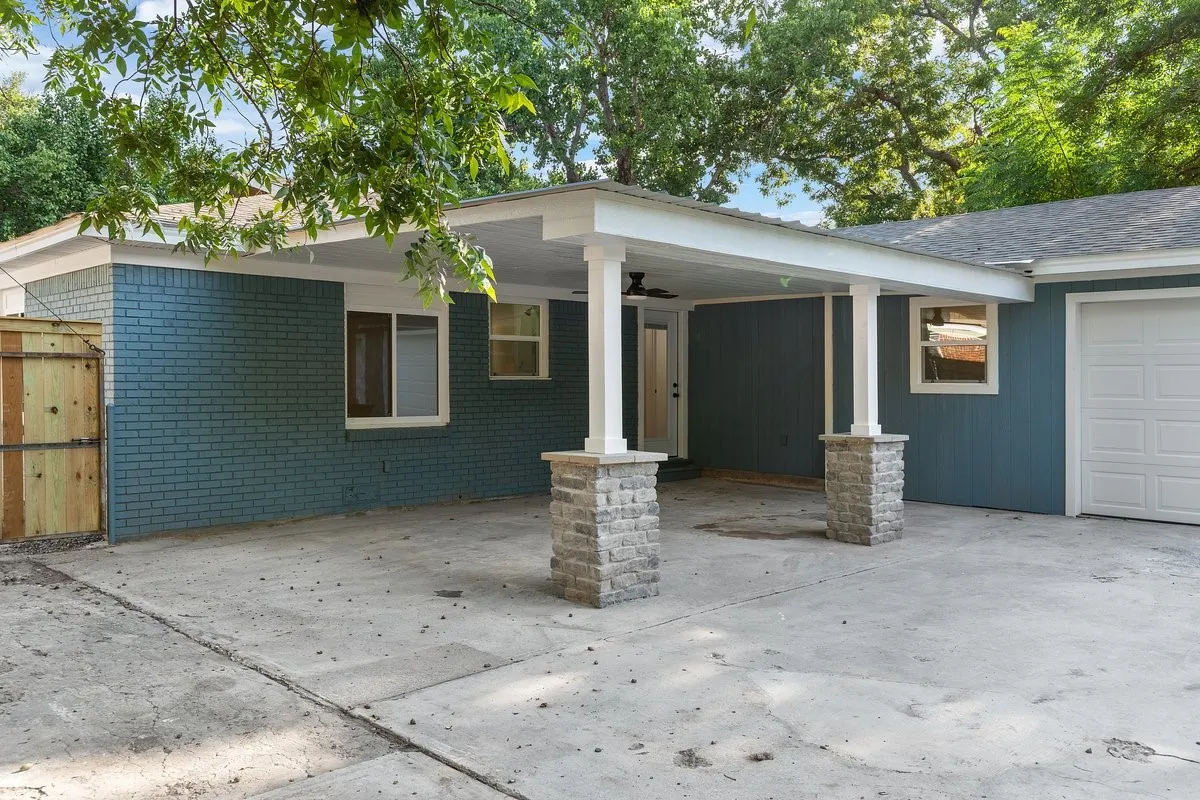 Single Family Residence For Sale in Tarrant County , 6136 Walnut Drive, Fort Worth, Texas 76114, 3 Bedroom, 2 Bathroom, 2 Garage spaces, 1,750 Sqft, built in 1955, mls#21339091, Real Estate Agent in Fort Worth, Homes For Sale in Tarrant county, Homes For Sale in Fort Worth, Realtor in Fort Worth Texas, Real Estate Brokerage Independent Realty Texas, Luminita Cordes Realtor