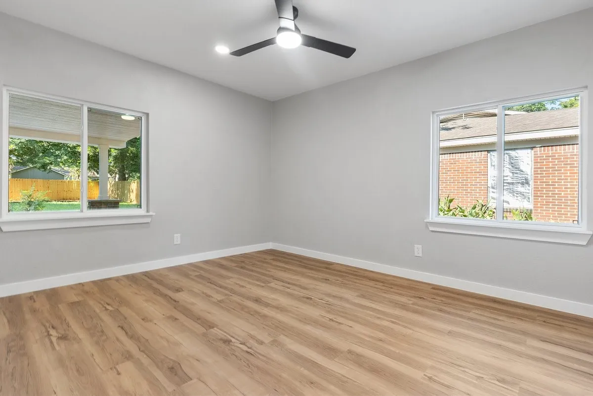 Single Family Residence For Sale in Tarrant County , 6136 Walnut Drive, Fort Worth, Texas 76114, 3 Bedroom, 2 Bathroom, 2 Garage spaces, 1,750 Sqft, built in 1955, mls#21339091, Real Estate Agent in Fort Worth, Homes For Sale in Tarrant county, Homes For Sale in Fort Worth, Realtor in Fort Worth Texas, Real Estate Brokerage Independent Realty Texas, Luminita Cordes Realtor