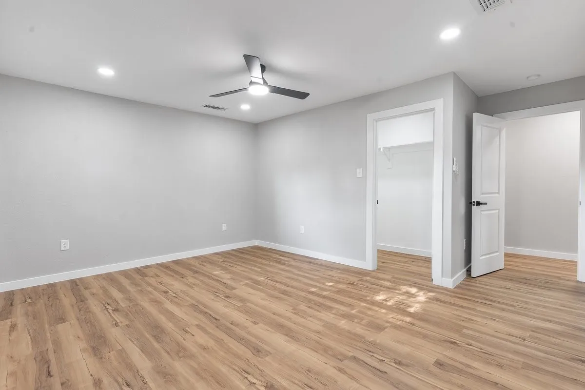 Single Family Residence For Sale in Tarrant County , 6136 Walnut Drive, Fort Worth, Texas 76114, 3 Bedroom, 2 Bathroom, 2 Garage spaces, 1,750 Sqft, built in 1955, mls#21339091, Real Estate Agent in Fort Worth, Homes For Sale in Tarrant county, Homes For Sale in Fort Worth, Realtor in Fort Worth Texas, Real Estate Brokerage Independent Realty Texas, Luminita Cordes Realtor
