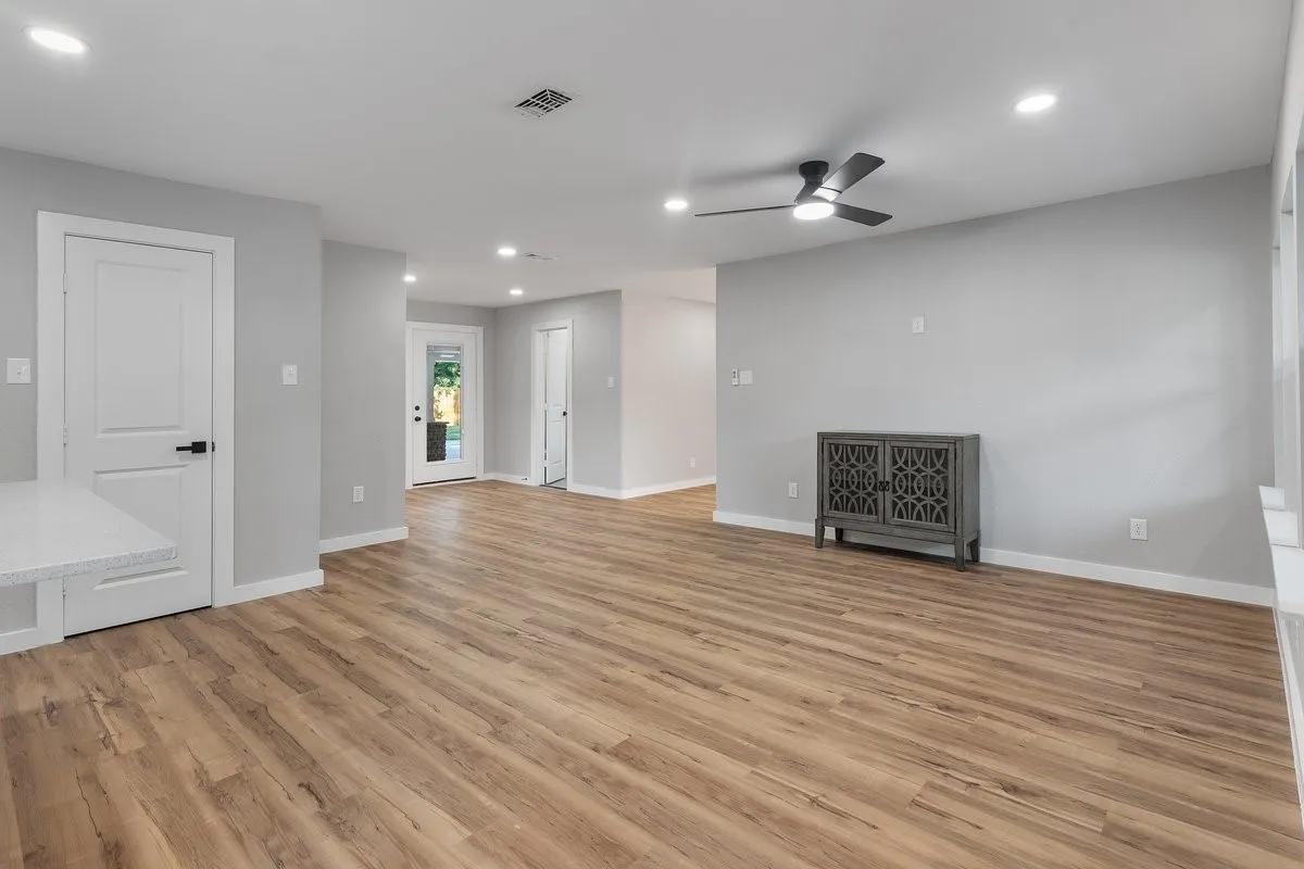 Single Family Residence For Sale in Tarrant County , 6136 Walnut Drive, Fort Worth, Texas 76114, 3 Bedroom, 2 Bathroom, 2 Garage spaces, 1,750 Sqft, built in 1955, mls#21339091, Real Estate Agent in Fort Worth, Homes For Sale in Tarrant county, Homes For Sale in Fort Worth, Realtor in Fort Worth Texas, Real Estate Brokerage Independent Realty Texas, Luminita Cordes Realtor