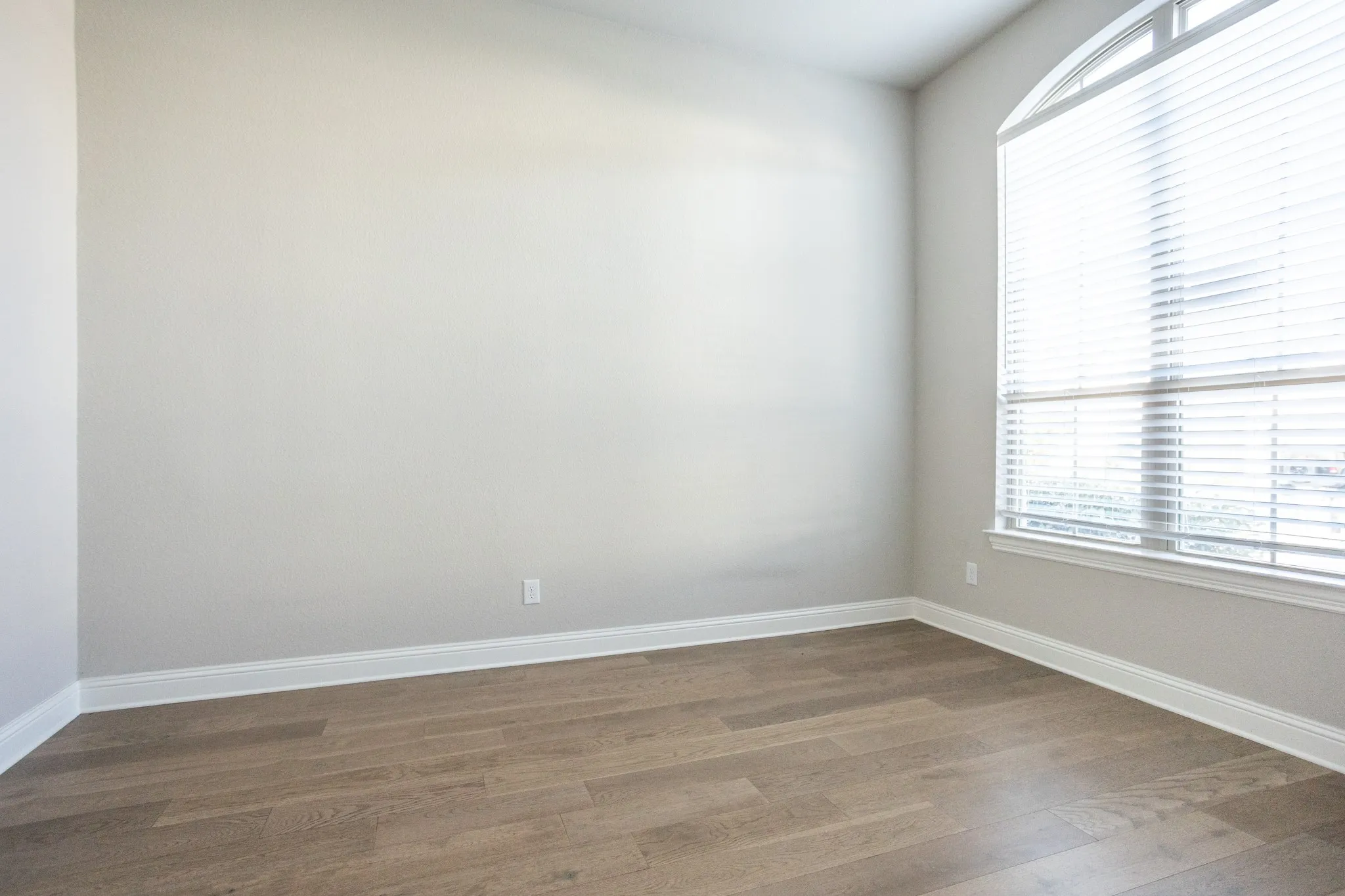 Single Family Residence For Sale in Collin County , 3521 Abingdon Avenue, Melissa, Texas 75454, 4 Bedroom, 4 Bathroom, 3 Garage spaces, 3,061 Sqft, built in 2022, mls#21339071, Real Estate Agent in Melissa, Homes For Sale in Collin county, Homes For Sale in Melissa, Realtor in Melissa Texas, Real Estate Brokerage Independent Realty Texas, Luminita Cordes Realtor