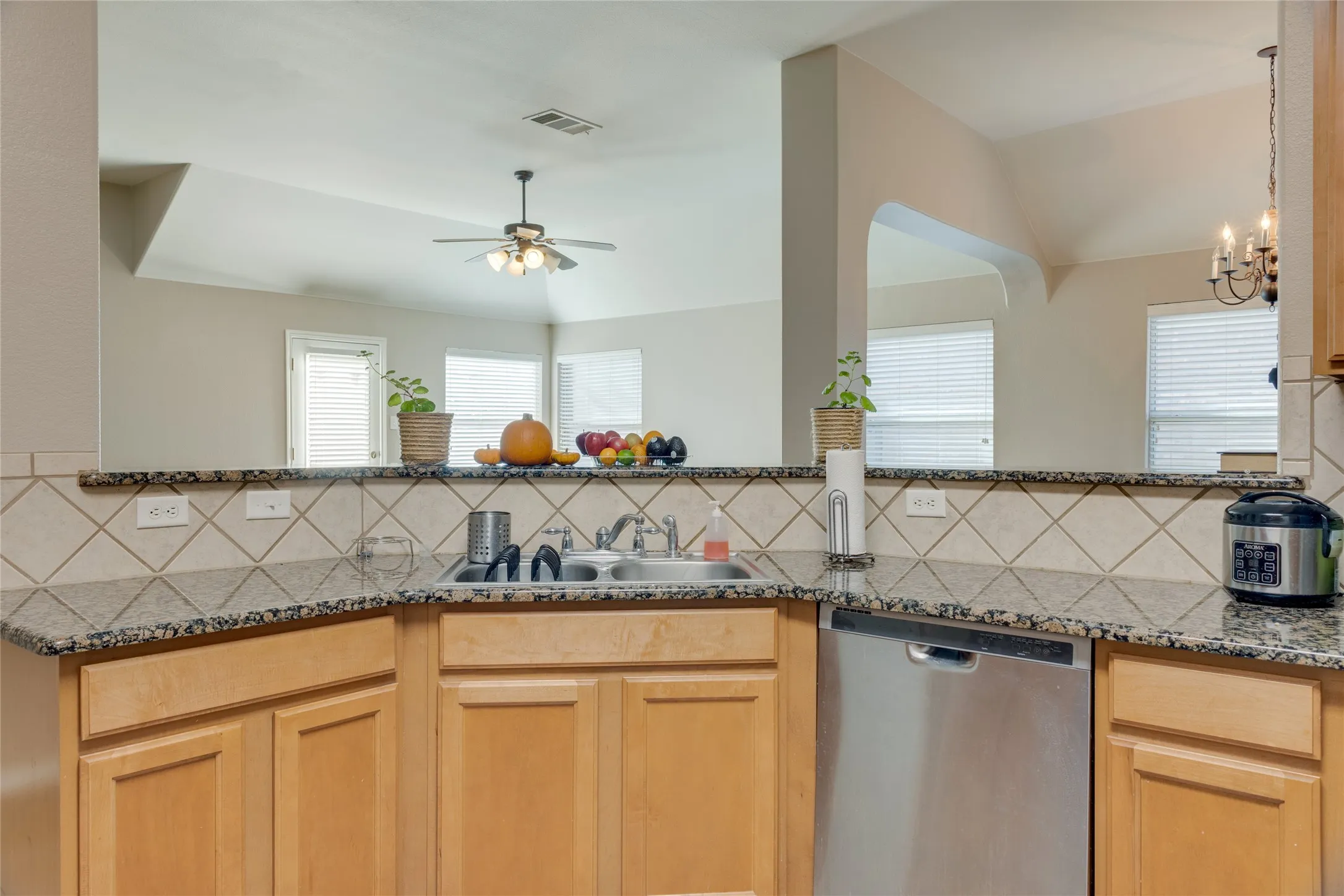 Single Family Residence For Sale in Tarrant County , 10028 Voss Avenue, Fort Worth, Texas 76244, 4 Bedroom, 2 Bathroom, 2 Garage spaces, 2,142 Sqft, built in 2005, mls#21339056, Real Estate Agent in Fort Worth, Homes For Sale in Tarrant county, Homes For Sale in Fort Worth, Realtor in Fort Worth Texas, Real Estate Brokerage Independent Realty Texas, Luminita Cordes Realtor