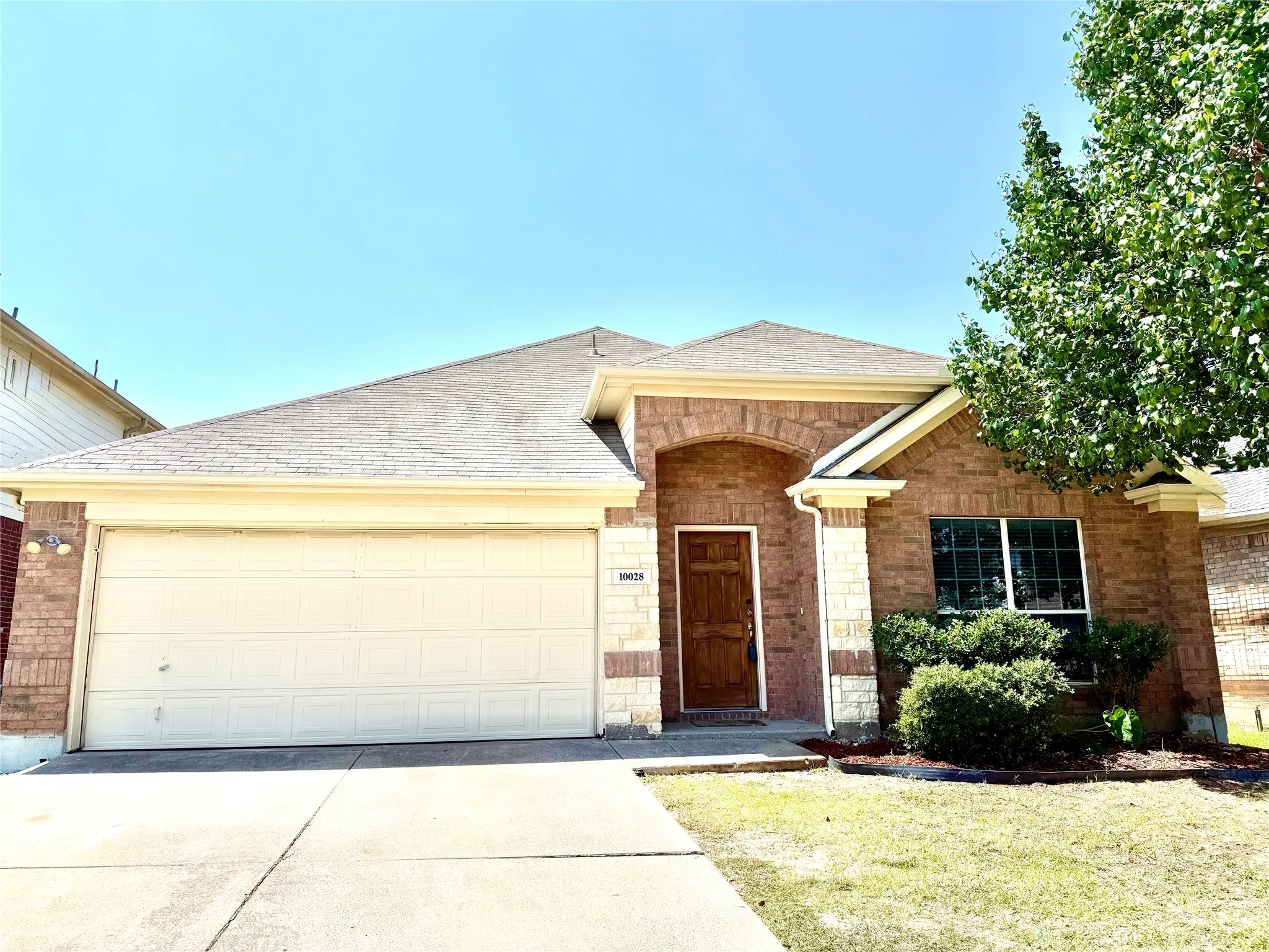 Single Family Residence For Sale in Tarrant County , 10028 Voss Avenue, Fort Worth, Texas 76244, 4 Bedroom, 2 Bathroom, 2 Garage spaces, 2,142 Sqft, built in 2005, mls#21339056, Real Estate Agent in Fort Worth, Homes For Sale in Tarrant county, Homes For Sale in Fort Worth, Realtor in Fort Worth Texas, Real Estate Brokerage Independent Realty Texas, Luminita Cordes Realtor