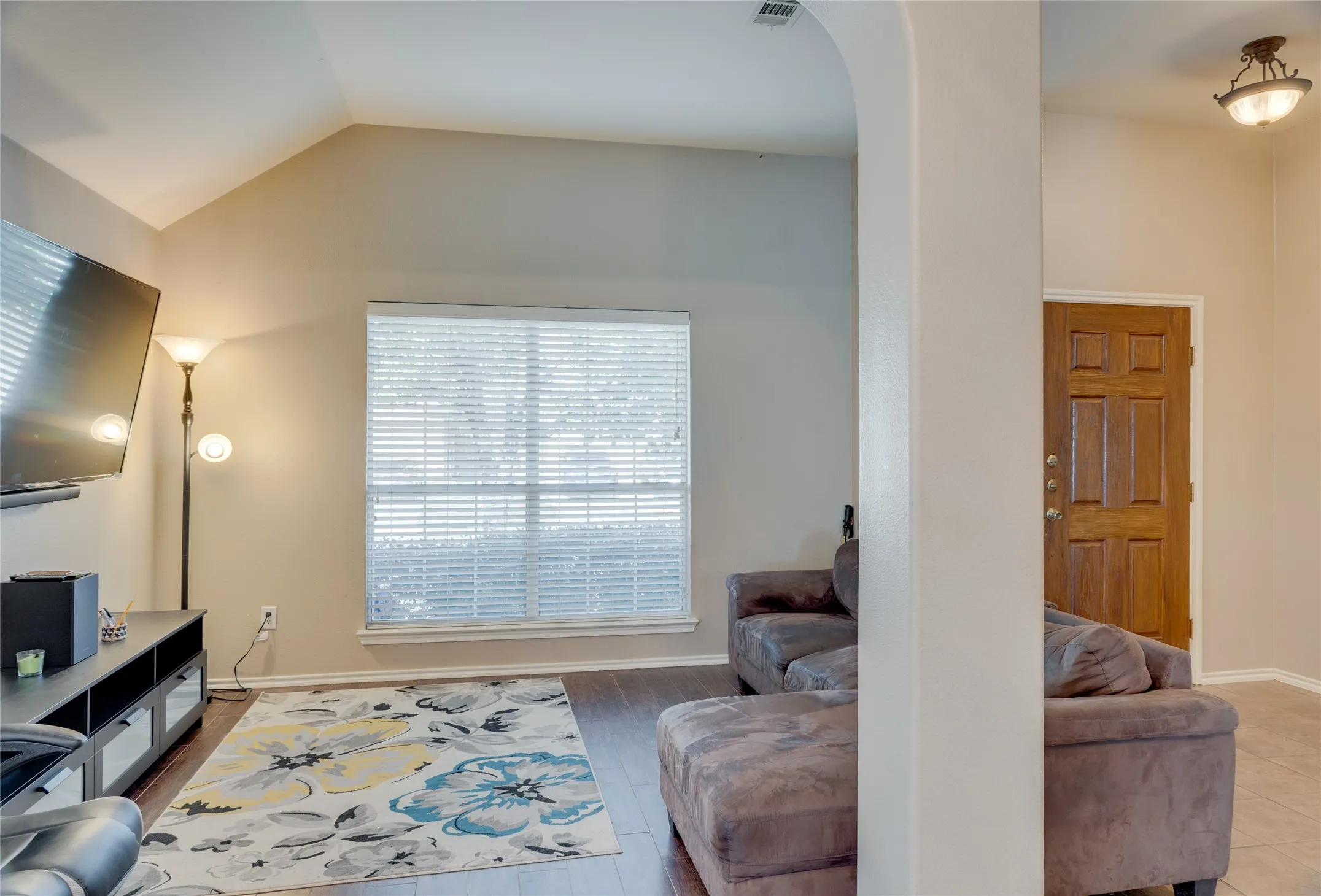 Single Family Residence For Sale in Tarrant County , 10028 Voss Avenue, Fort Worth, Texas 76244, 4 Bedroom, 2 Bathroom, 2 Garage spaces, 2,142 Sqft, built in 2005, mls#21339056, Real Estate Agent in Fort Worth, Homes For Sale in Tarrant county, Homes For Sale in Fort Worth, Realtor in Fort Worth Texas, Real Estate Brokerage Independent Realty Texas, Luminita Cordes Realtor