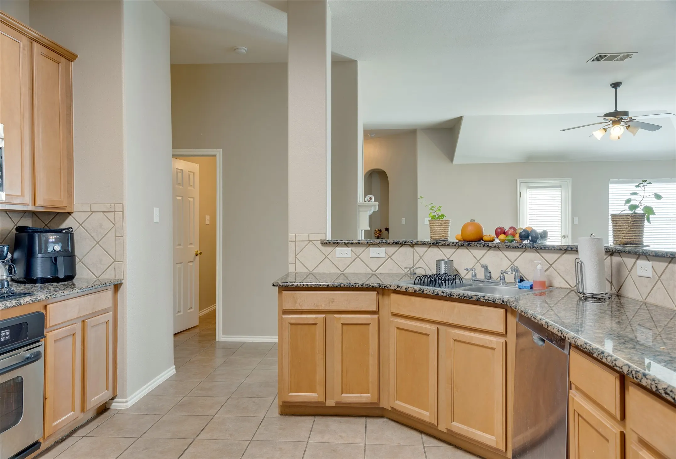 Single Family Residence For Sale in Tarrant County , 10028 Voss Avenue, Fort Worth, Texas 76244, 4 Bedroom, 2 Bathroom, 2 Garage spaces, 2,142 Sqft, built in 2005, mls#21339056, Real Estate Agent in Fort Worth, Homes For Sale in Tarrant county, Homes For Sale in Fort Worth, Realtor in Fort Worth Texas, Real Estate Brokerage Independent Realty Texas, Luminita Cordes Realtor