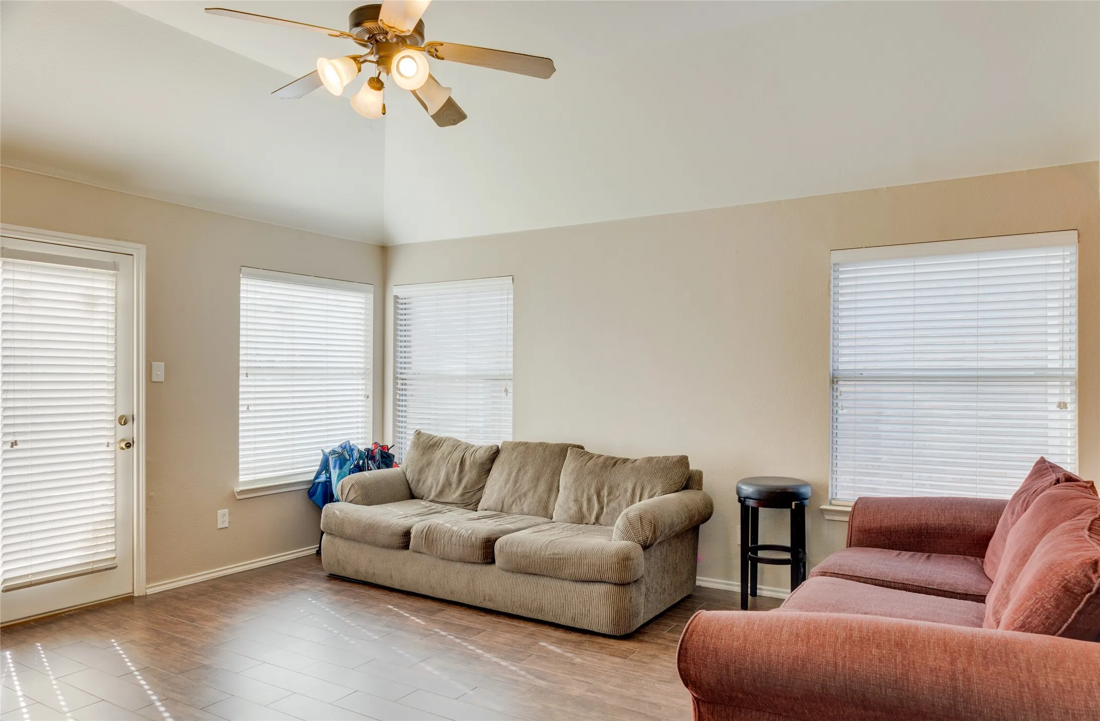 Single Family Residence For Sale in Tarrant County , 10028 Voss Avenue, Fort Worth, Texas 76244, 4 Bedroom, 2 Bathroom, 2 Garage spaces, 2,142 Sqft, built in 2005, mls#21339056, Real Estate Agent in Fort Worth, Homes For Sale in Tarrant county, Homes For Sale in Fort Worth, Realtor in Fort Worth Texas, Real Estate Brokerage Independent Realty Texas, Luminita Cordes Realtor