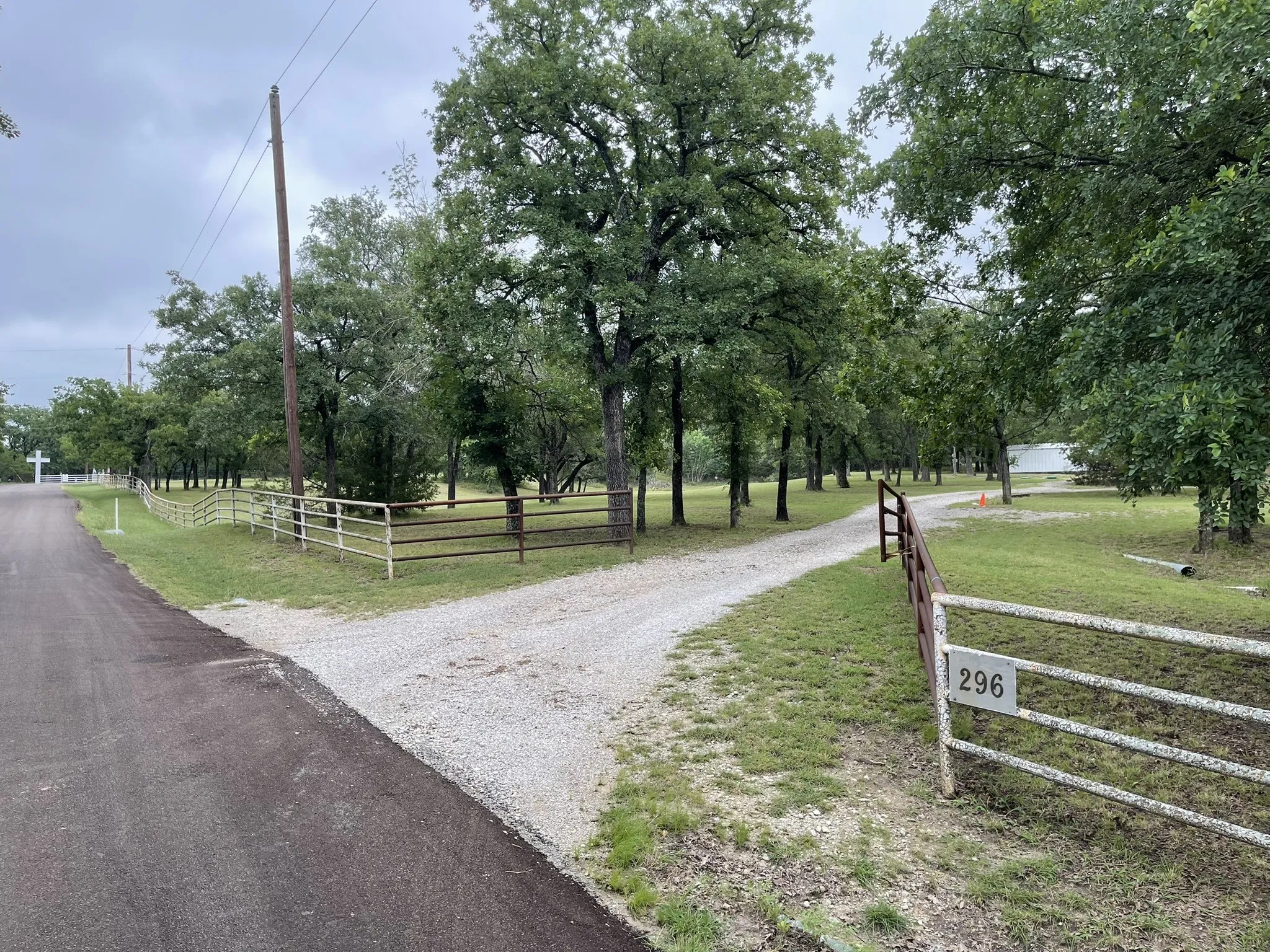 Single Family Residence For Sale in Parker County , 296 E Bluff Springs Road, Fort Worth, Texas 76108, 3 Bedroom, 2 Bathroom, 10 Garage spaces, 1,404 Sqft, built in 1983, mls#21339077, Real Estate Agent in Fort Worth, Homes For Sale in Parker county, Homes For Sale in Fort Worth, Realtor in Fort Worth Texas, Real Estate Brokerage Independent Realty Texas, Luminita Cordes Realtor