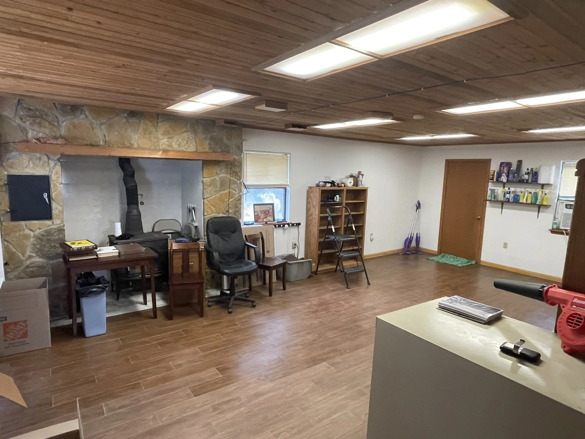 Single Family Residence For Sale in Parker County , 296 E Bluff Springs Road, Fort Worth, Texas 76108, 3 Bedroom, 2 Bathroom, 10 Garage spaces, 1,404 Sqft, built in 1983, mls#21339077, Real Estate Agent in Fort Worth, Homes For Sale in Parker county, Homes For Sale in Fort Worth, Realtor in Fort Worth Texas, Real Estate Brokerage Independent Realty Texas, Luminita Cordes Realtor