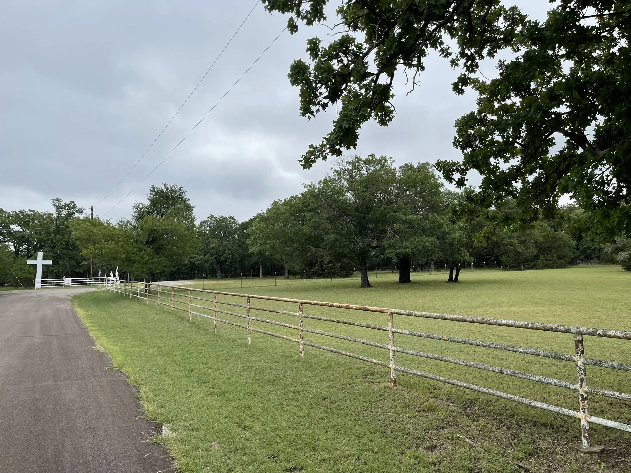 Single Family Residence For Sale in Parker County , 296 E Bluff Springs Road, Fort Worth, Texas 76108, 3 Bedroom, 2 Bathroom, 10 Garage spaces, 1,404 Sqft, built in 1983, mls#21339077, Real Estate Agent in Fort Worth, Homes For Sale in Parker county, Homes For Sale in Fort Worth, Realtor in Fort Worth Texas, Real Estate Brokerage Independent Realty Texas, Luminita Cordes Realtor