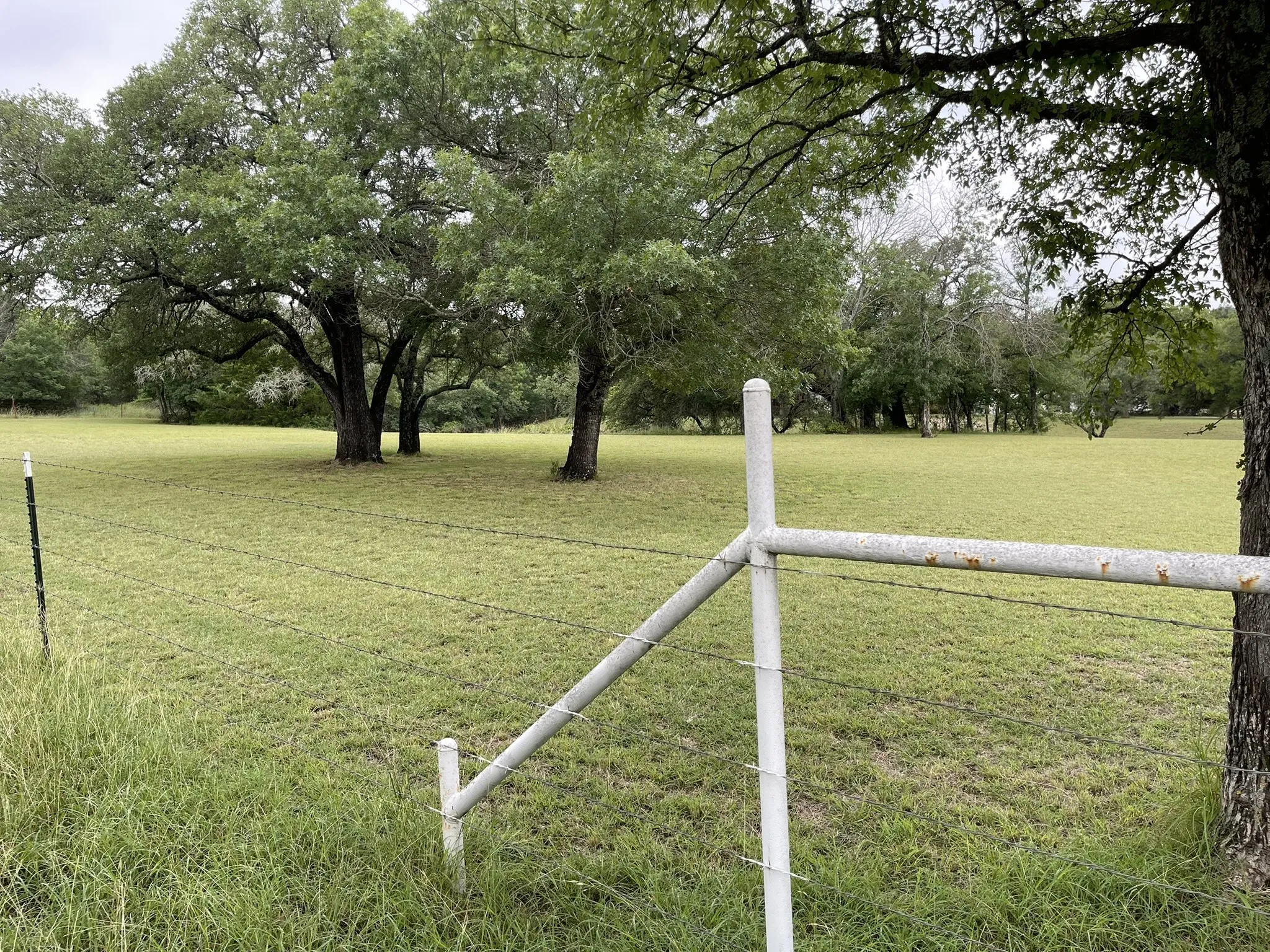 Single Family Residence For Sale in Parker County , 296 E Bluff Springs Road, Fort Worth, Texas 76108, 3 Bedroom, 2 Bathroom, 10 Garage spaces, 1,404 Sqft, built in 1983, mls#21339077, Real Estate Agent in Fort Worth, Homes For Sale in Parker county, Homes For Sale in Fort Worth, Realtor in Fort Worth Texas, Real Estate Brokerage Independent Realty Texas, Luminita Cordes Realtor
