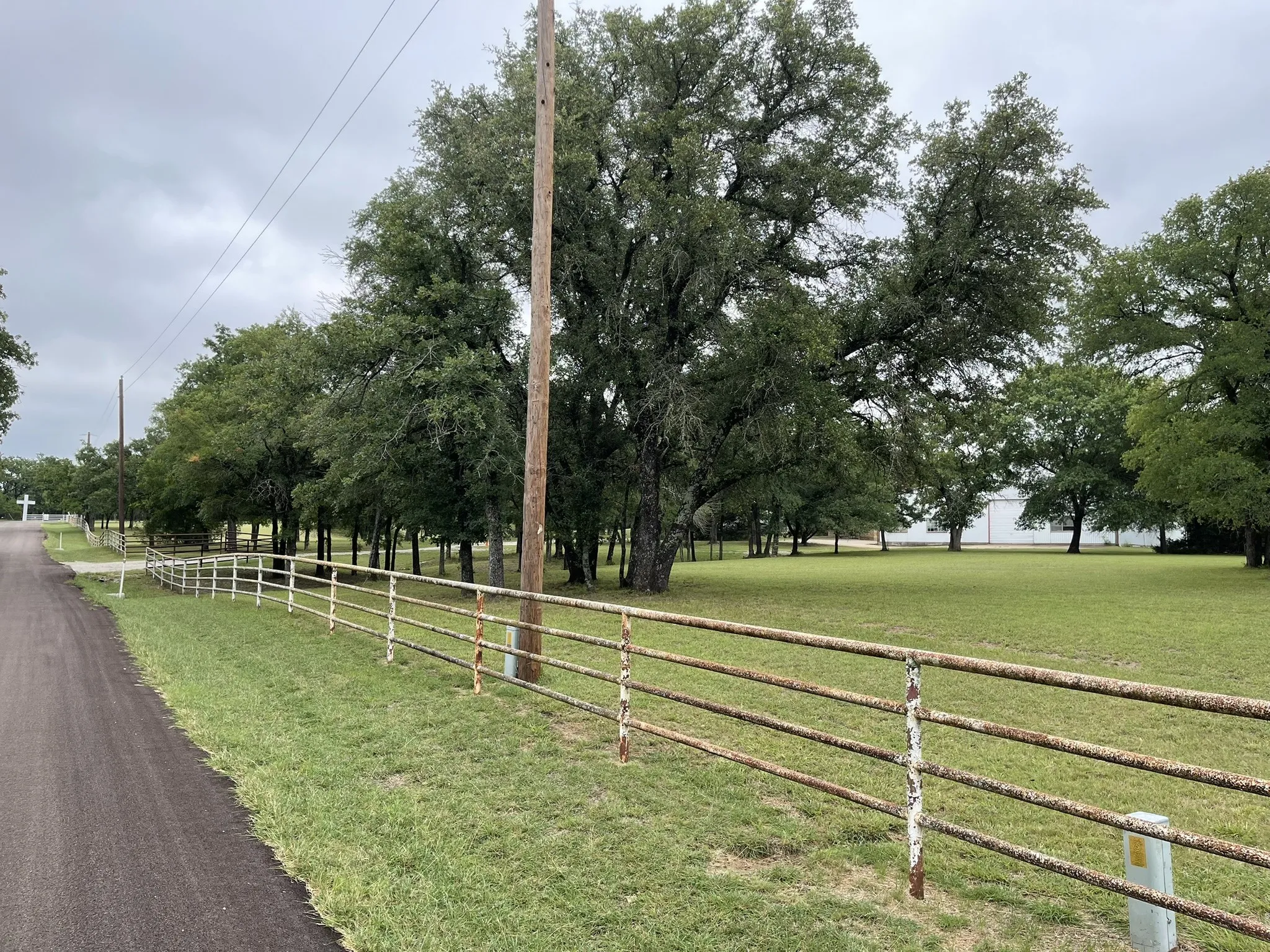 Single Family Residence For Sale in Parker County , 296 E Bluff Springs Road, Fort Worth, Texas 76108, 3 Bedroom, 2 Bathroom, 10 Garage spaces, 1,404 Sqft, built in 1983, mls#21339077, Real Estate Agent in Fort Worth, Homes For Sale in Parker county, Homes For Sale in Fort Worth, Realtor in Fort Worth Texas, Real Estate Brokerage Independent Realty Texas, Luminita Cordes Realtor