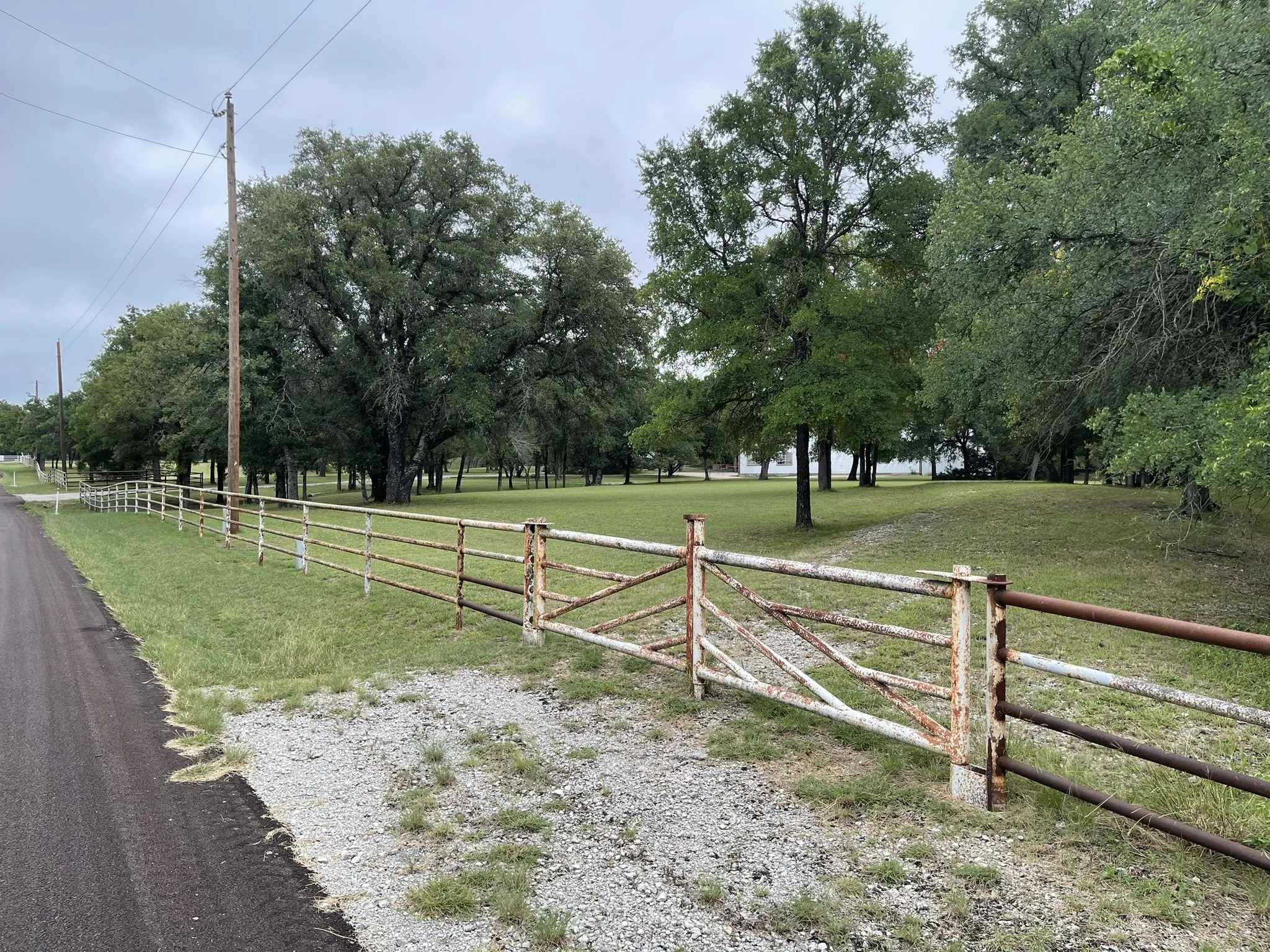 Single Family Residence For Sale in Parker County , 296 E Bluff Springs Road, Fort Worth, Texas 76108, 3 Bedroom, 2 Bathroom, 10 Garage spaces, 1,404 Sqft, built in 1983, mls#21339077, Real Estate Agent in Fort Worth, Homes For Sale in Parker county, Homes For Sale in Fort Worth, Realtor in Fort Worth Texas, Real Estate Brokerage Independent Realty Texas, Luminita Cordes Realtor