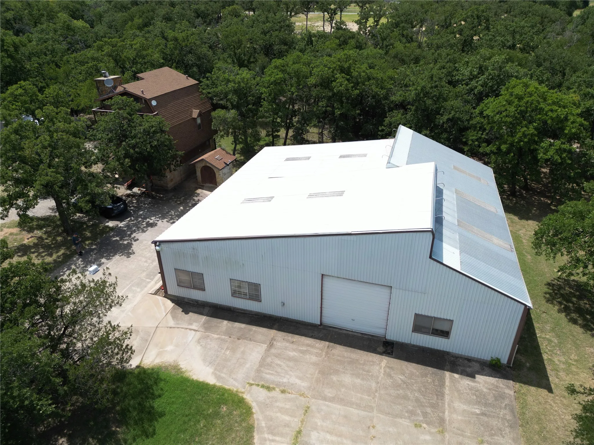 Single Family Residence For Sale in Parker County , 296 E Bluff Springs Road, Fort Worth, Texas 76108, 3 Bedroom, 2 Bathroom, 10 Garage spaces, 1,404 Sqft, built in 1983, mls#21339077, Real Estate Agent in Fort Worth, Homes For Sale in Parker county, Homes For Sale in Fort Worth, Realtor in Fort Worth Texas, Real Estate Brokerage Independent Realty Texas, Luminita Cordes Realtor