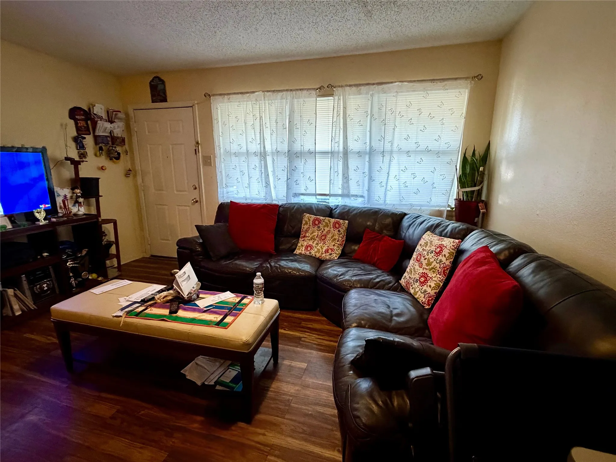 Single Family Residence For Sale in Dallas County , 2329 Clover Ridge Drive, Dallas, Texas 75216, 3 Bedrooms, 1 Bathroom, 1 Garage spaces, 1,080 Sqft, built in 1959, Price $180,000, mls#21336872, Real Estate Agent in Dallas, Homes For Sale in Dallas county, Homes For Sale in Dallas, Realtor in Dallas Texas, Real Estate Brokerage Independent Realty Texas, Luminita Cordes Realtor