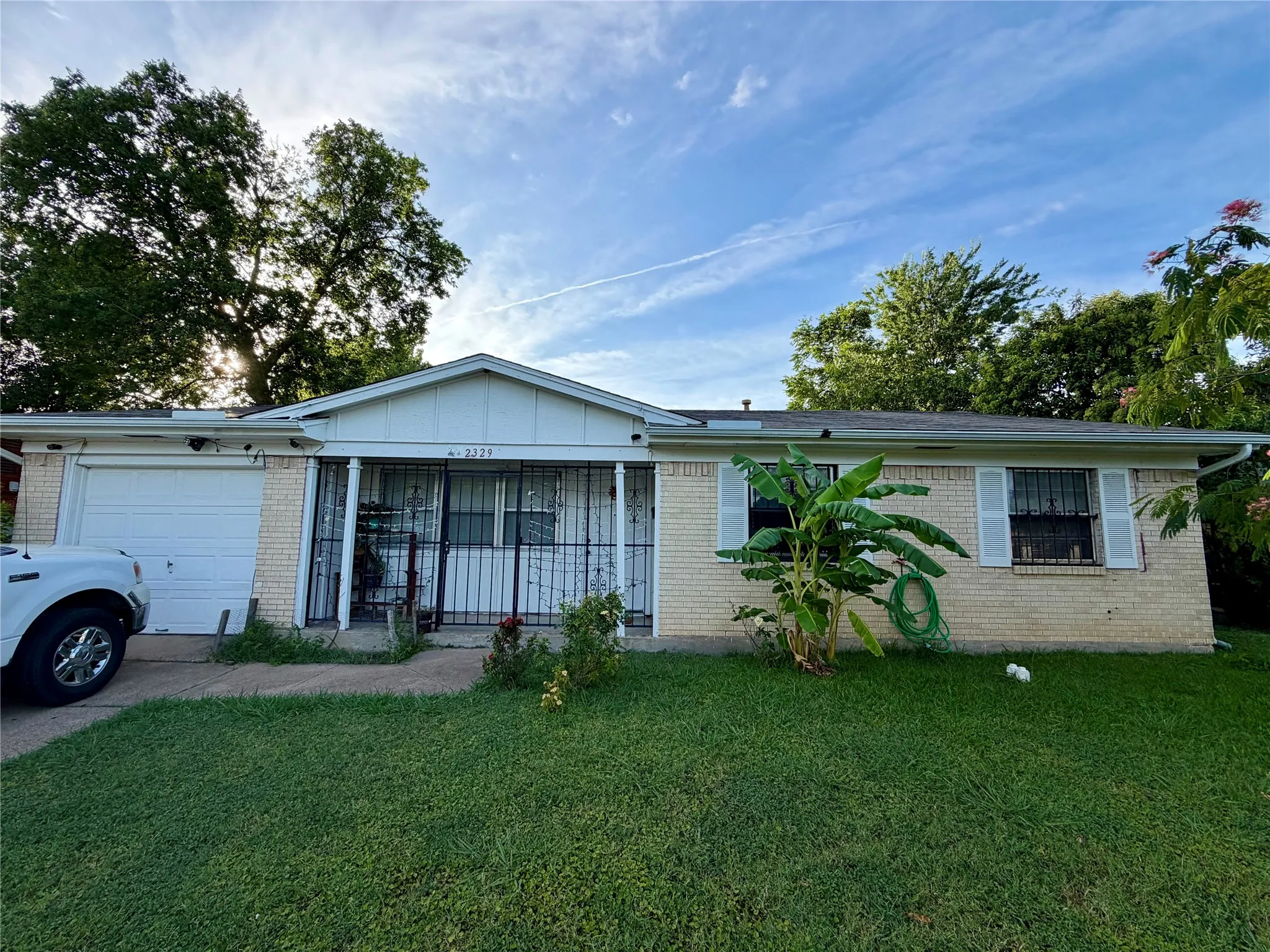Single Family Residence For Sale in Dallas County , 2329 Clover Ridge Drive, Dallas, Texas 75216, 3 Bedrooms, 1 Bathroom, 1 Garage spaces, 1,080 Sqft, built in 1959, Price $180,000, mls#21336872, Real Estate Agent in Dallas, Homes For Sale in Dallas county, Homes For Sale in Dallas, Realtor in Dallas Texas, Real Estate Brokerage Independent Realty Texas, Luminita Cordes Realtor
