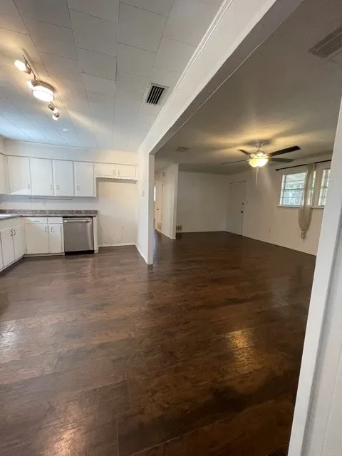 Single Family Residence For Rent in Rockwall County , 403 Live Oak Street, Royse City, Texas 75189, 2 Bedroom, 1 Bathroom, 1 Garage spaces, 1,152 Sqft, built in 1982, mls#21339109, Real Estate Agent in Royse City, Homes For Rent in Rockwall county, Homes For Rent in Royse City, Realtor in Royse City Texas, Real Estate Brokerage Independent Realty Texas, Luminita Cordes Realtor