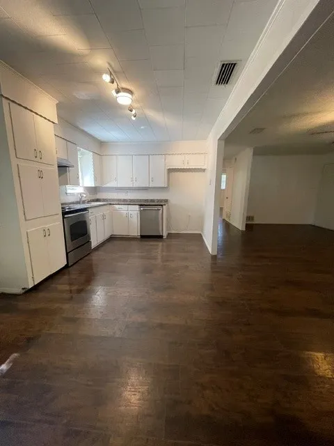 Single Family Residence For Rent in Rockwall County , 403 Live Oak Street, Royse City, Texas 75189, 2 Bedroom, 1 Bathroom, 1 Garage spaces, 1,152 Sqft, built in 1982, mls#21339109, Real Estate Agent in Royse City, Homes For Rent in Rockwall county, Homes For Rent in Royse City, Realtor in Royse City Texas, Real Estate Brokerage Independent Realty Texas, Luminita Cordes Realtor