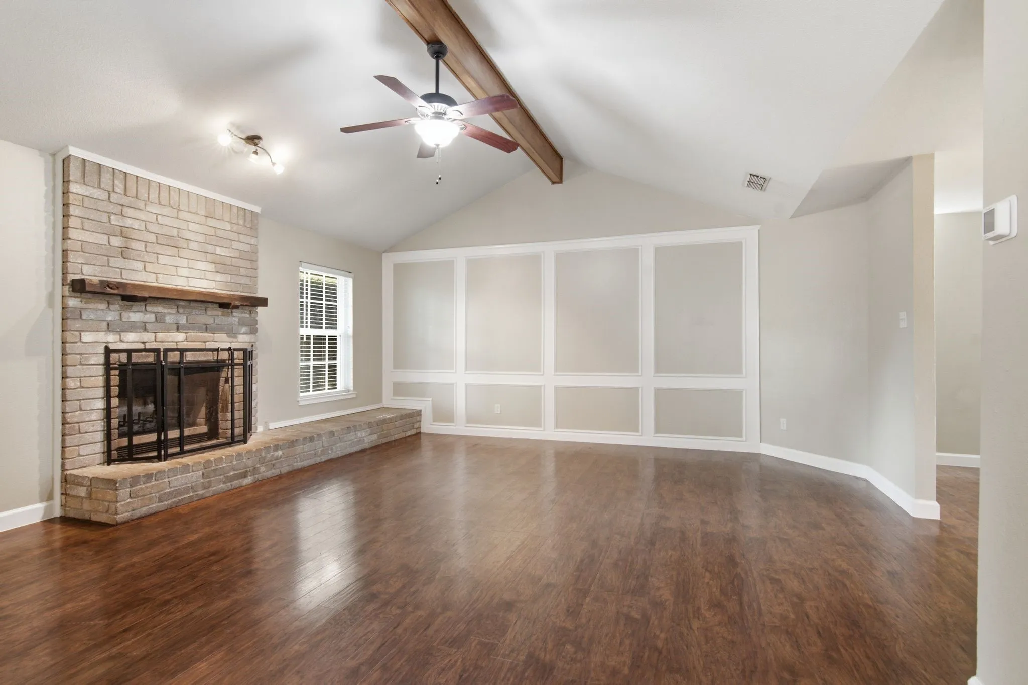 Single Family Residence For Rent in Tarrant County , 2502 Cranberry Lane, Euless, Texas 76039, 3 Bedroom, 2 Bathroom, 2 Garage spaces, 1,620 Sqft, built in 1984, mls#21337978, Real Estate Agent in Euless, Homes For Rent in Tarrant county, Homes For Rent in Euless, Realtor in Euless Texas, Real Estate Brokerage Independent Realty Texas, Luminita Cordes Realtor