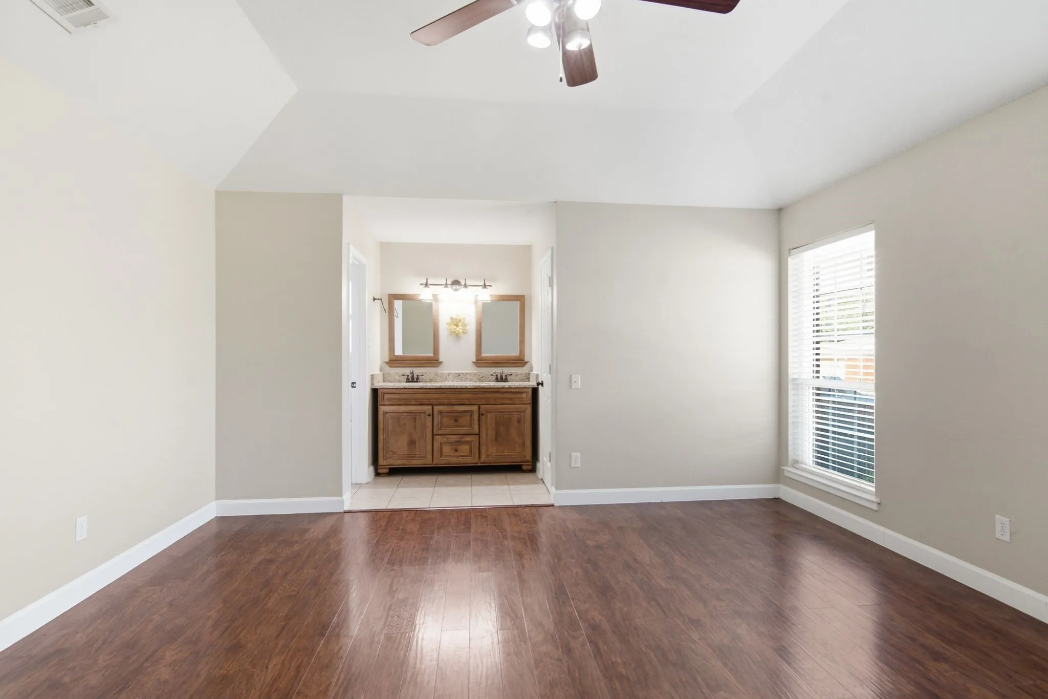 Single Family Residence For Rent in Tarrant County , 2502 Cranberry Lane, Euless, Texas 76039, 3 Bedroom, 2 Bathroom, 2 Garage spaces, 1,620 Sqft, built in 1984, mls#21337978, Real Estate Agent in Euless, Homes For Rent in Tarrant county, Homes For Rent in Euless, Realtor in Euless Texas, Real Estate Brokerage Independent Realty Texas, Luminita Cordes Realtor