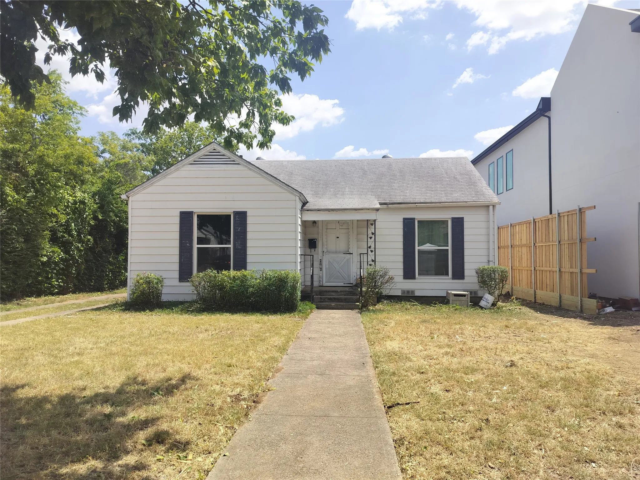 Single Family Residence For Sale in Dallas County , 4726 Cowan Avenue, Dallas, Texas 75209, 3 Bedroom, 1 Bathroom, Garage spaces, 1,186 Sqft, built in 1942, mls#21338186, Real Estate Agent in Dallas, Homes For Sale in Dallas county, Homes For Sale in Dallas, Realtor in Dallas Texas, Real Estate Brokerage Independent Realty Texas, Luminita Cordes Realtor