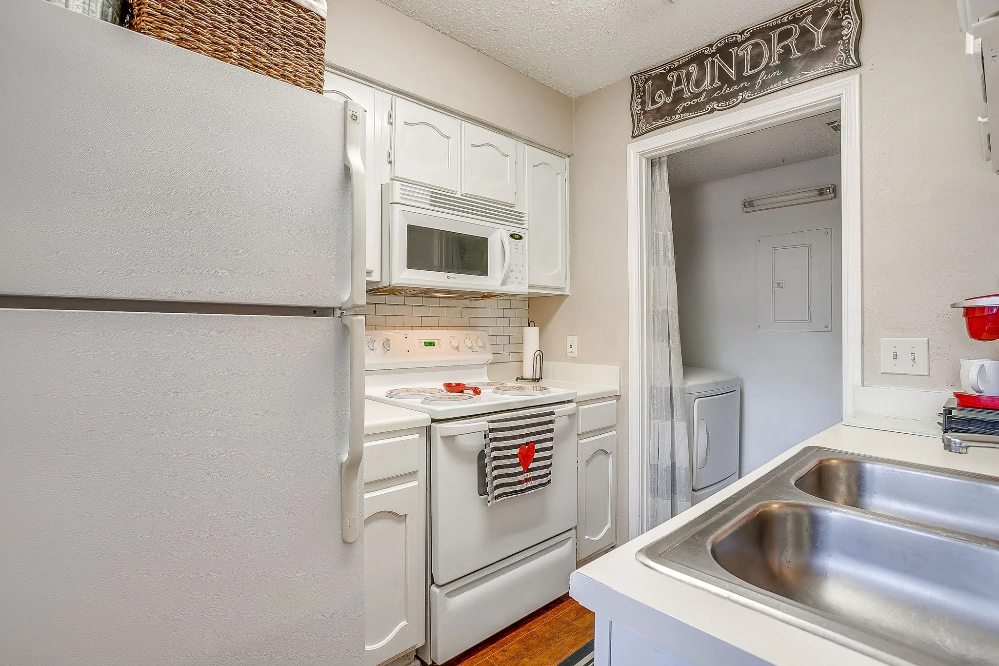 Condominium For Sale in Tarrant County , 1430 Meadowood Village Drive, Fort Worth, Texas 76120, 2 Bedroom, 2 Bathroom, Garage spaces, 912 Sqft, built in 1984, mls#21336338, Real Estate Agent in Fort Worth, Homes For Sale in Tarrant county, Homes For Sale in Fort Worth, Realtor in Fort Worth Texas, Real Estate Brokerage Independent Realty Texas, Luminita Cordes Realtor