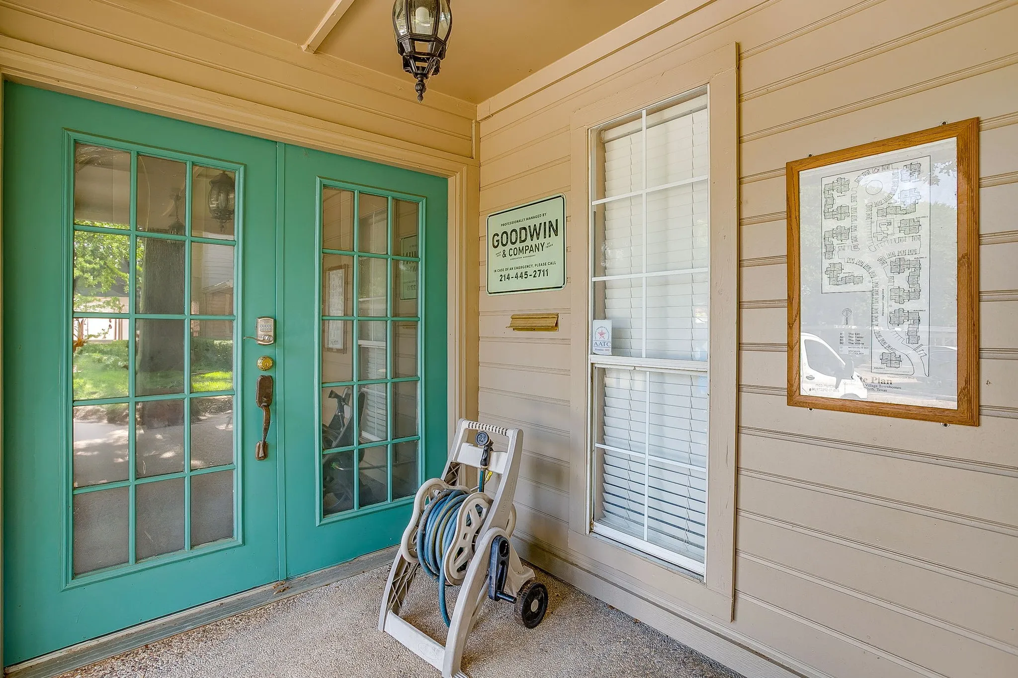 Condominium For Sale in Tarrant County , 1430 Meadowood Village Drive, Fort Worth, Texas 76120, 2 Bedroom, 2 Bathroom, Garage spaces, 912 Sqft, built in 1984, mls#21336338, Real Estate Agent in Fort Worth, Homes For Sale in Tarrant county, Homes For Sale in Fort Worth, Realtor in Fort Worth Texas, Real Estate Brokerage Independent Realty Texas, Luminita Cordes Realtor