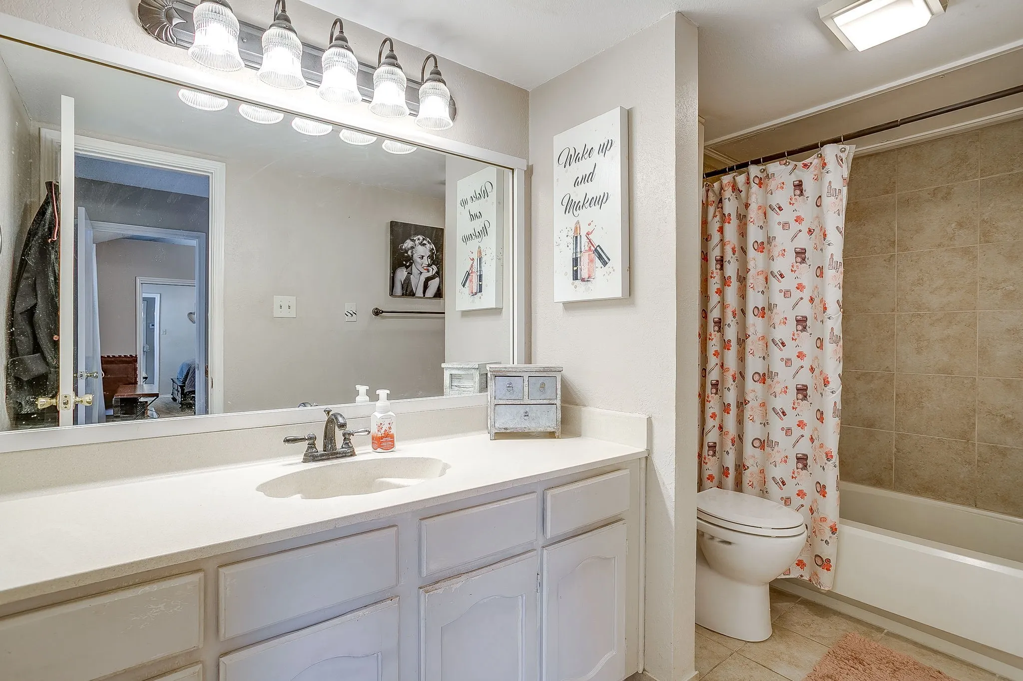 Condominium For Sale in Tarrant County , 1430 Meadowood Village Drive, Fort Worth, Texas 76120, 2 Bedroom, 2 Bathroom, Garage spaces, 912 Sqft, built in 1984, mls#21336338, Real Estate Agent in Fort Worth, Homes For Sale in Tarrant county, Homes For Sale in Fort Worth, Realtor in Fort Worth Texas, Real Estate Brokerage Independent Realty Texas, Luminita Cordes Realtor