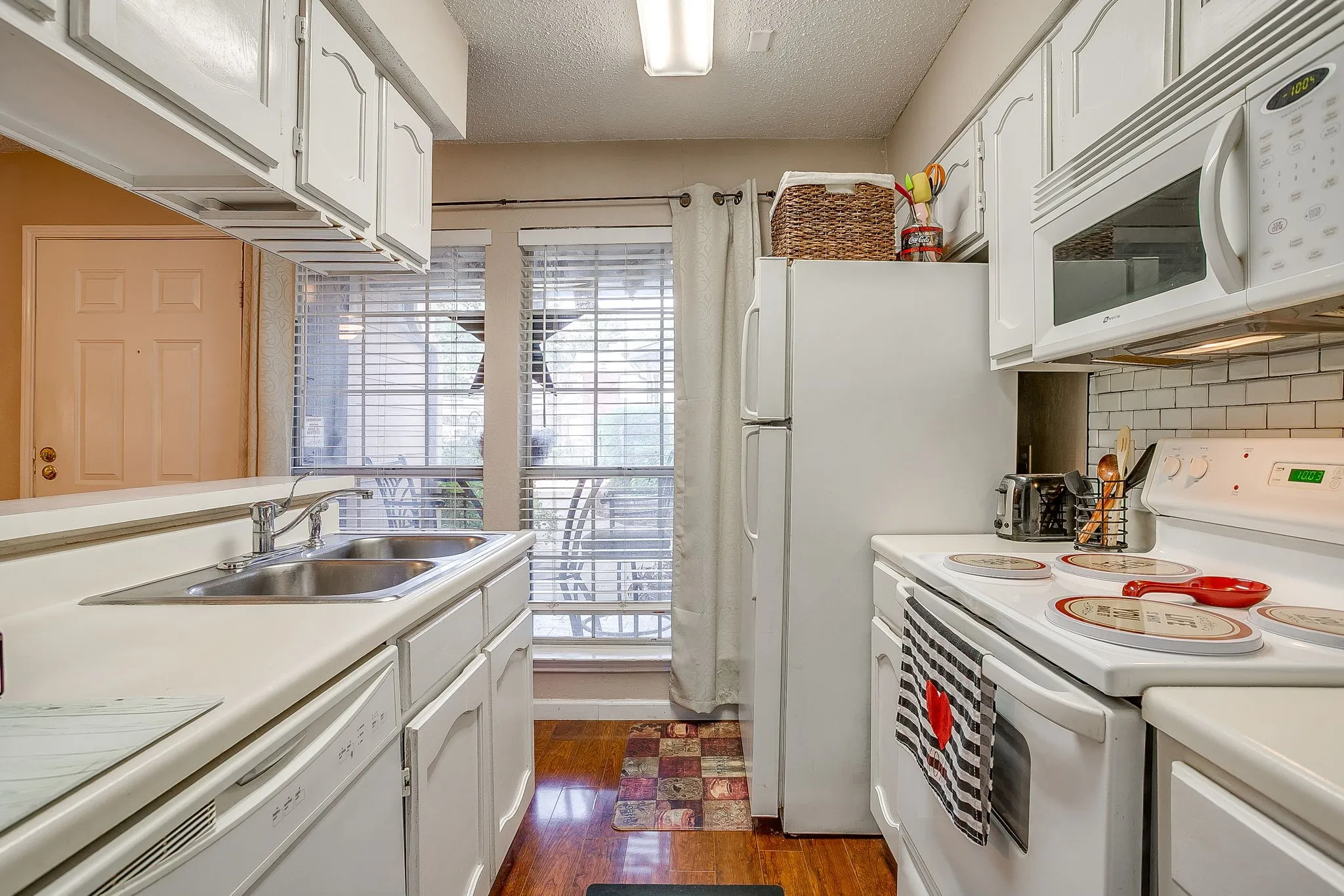 Condominium For Sale in Tarrant County , 1430 Meadowood Village Drive, Fort Worth, Texas 76120, 2 Bedroom, 2 Bathroom, Garage spaces, 912 Sqft, built in 1984, mls#21336338, Real Estate Agent in Fort Worth, Homes For Sale in Tarrant county, Homes For Sale in Fort Worth, Realtor in Fort Worth Texas, Real Estate Brokerage Independent Realty Texas, Luminita Cordes Realtor