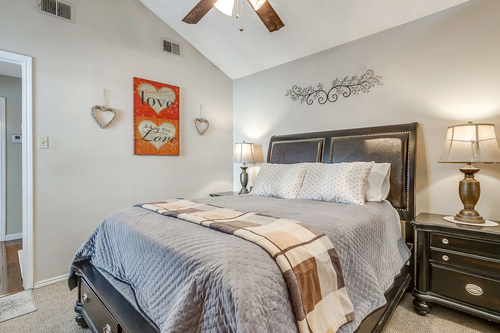 Condominium For Sale in Tarrant County , 1430 Meadowood Village Drive, Fort Worth, Texas 76120, 2 Bedroom, 2 Bathroom, Garage spaces, 912 Sqft, built in 1984, mls#21336338, Real Estate Agent in Fort Worth, Homes For Sale in Tarrant county, Homes For Sale in Fort Worth, Realtor in Fort Worth Texas, Real Estate Brokerage Independent Realty Texas, Luminita Cordes Realtor