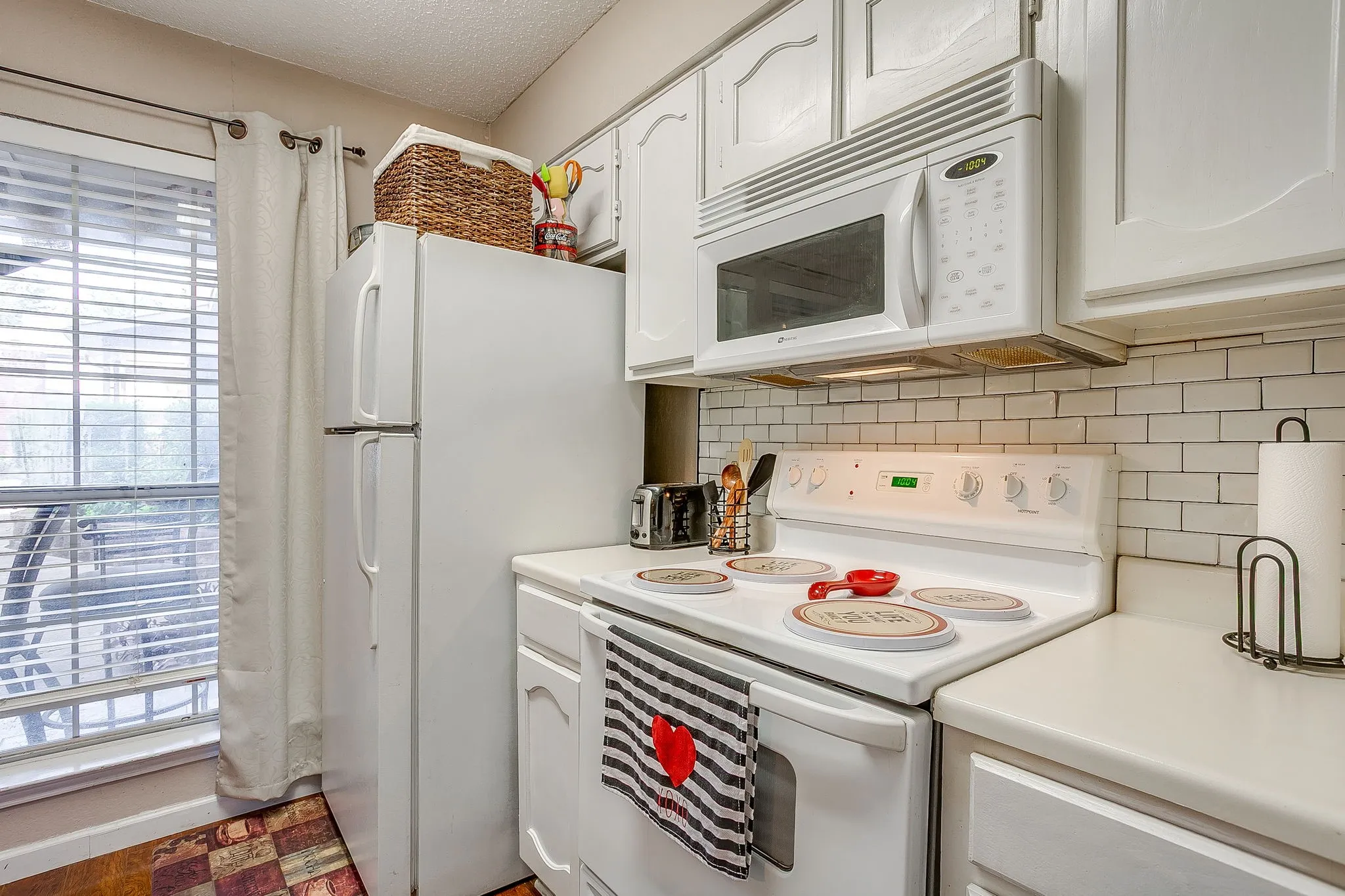 Condominium For Sale in Tarrant County , 1430 Meadowood Village Drive, Fort Worth, Texas 76120, 2 Bedroom, 2 Bathroom, Garage spaces, 912 Sqft, built in 1984, mls#21336338, Real Estate Agent in Fort Worth, Homes For Sale in Tarrant county, Homes For Sale in Fort Worth, Realtor in Fort Worth Texas, Real Estate Brokerage Independent Realty Texas, Luminita Cordes Realtor
