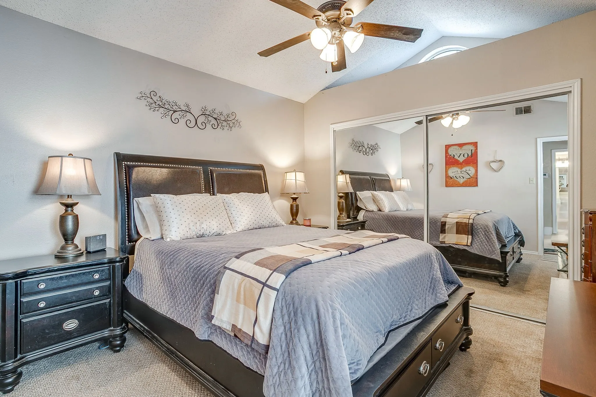 Condominium For Sale in Tarrant County , 1430 Meadowood Village Drive, Fort Worth, Texas 76120, 2 Bedroom, 2 Bathroom, Garage spaces, 912 Sqft, built in 1984, mls#21336338, Real Estate Agent in Fort Worth, Homes For Sale in Tarrant county, Homes For Sale in Fort Worth, Realtor in Fort Worth Texas, Real Estate Brokerage Independent Realty Texas, Luminita Cordes Realtor