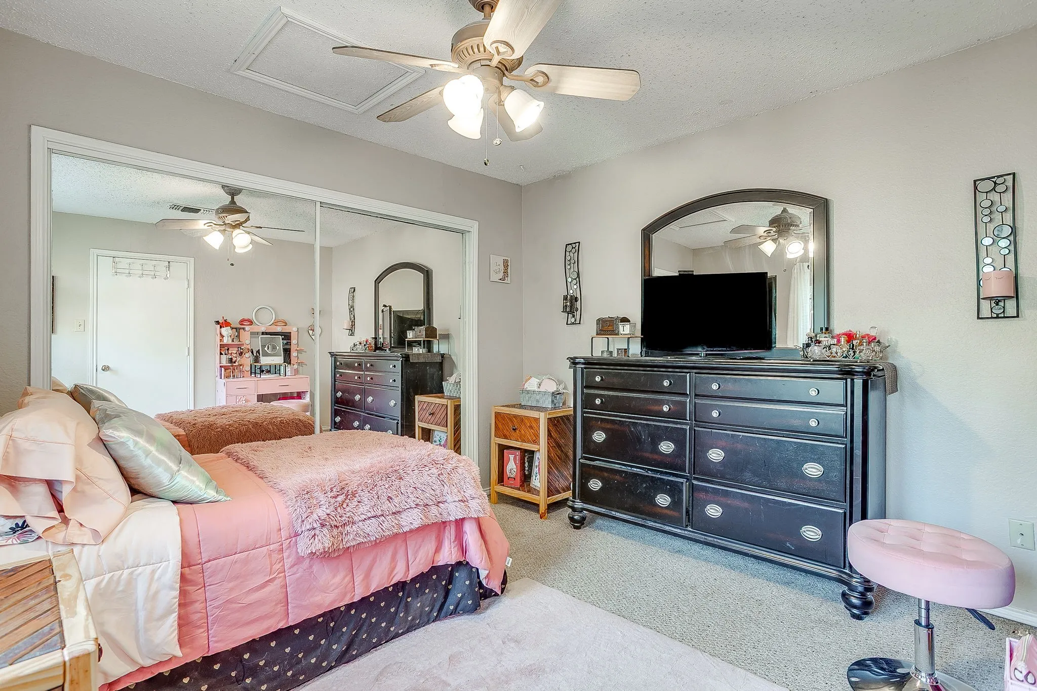 Condominium For Sale in Tarrant County , 1430 Meadowood Village Drive, Fort Worth, Texas 76120, 2 Bedroom, 2 Bathroom, Garage spaces, 912 Sqft, built in 1984, mls#21336338, Real Estate Agent in Fort Worth, Homes For Sale in Tarrant county, Homes For Sale in Fort Worth, Realtor in Fort Worth Texas, Real Estate Brokerage Independent Realty Texas, Luminita Cordes Realtor