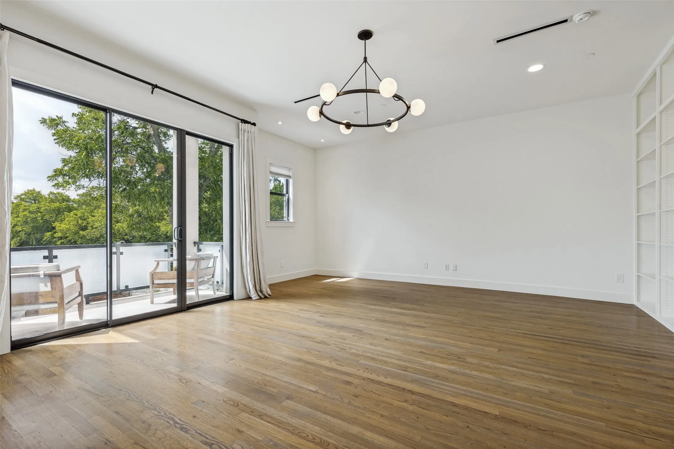 Condominium For Sale in Dallas County , 4120 Gilbert Avenue B, Dallas, Texas 75219, 2 Bedroom, 2 Bathroom, 2 Garage spaces, 1,960 Sqft, built in 2017, mls#21334771, Real Estate Agent in Dallas, Homes For Sale in Dallas county, Homes For Sale in Dallas, Realtor in Dallas Texas, Real Estate Brokerage Independent Realty Texas, Luminita Cordes Realtor