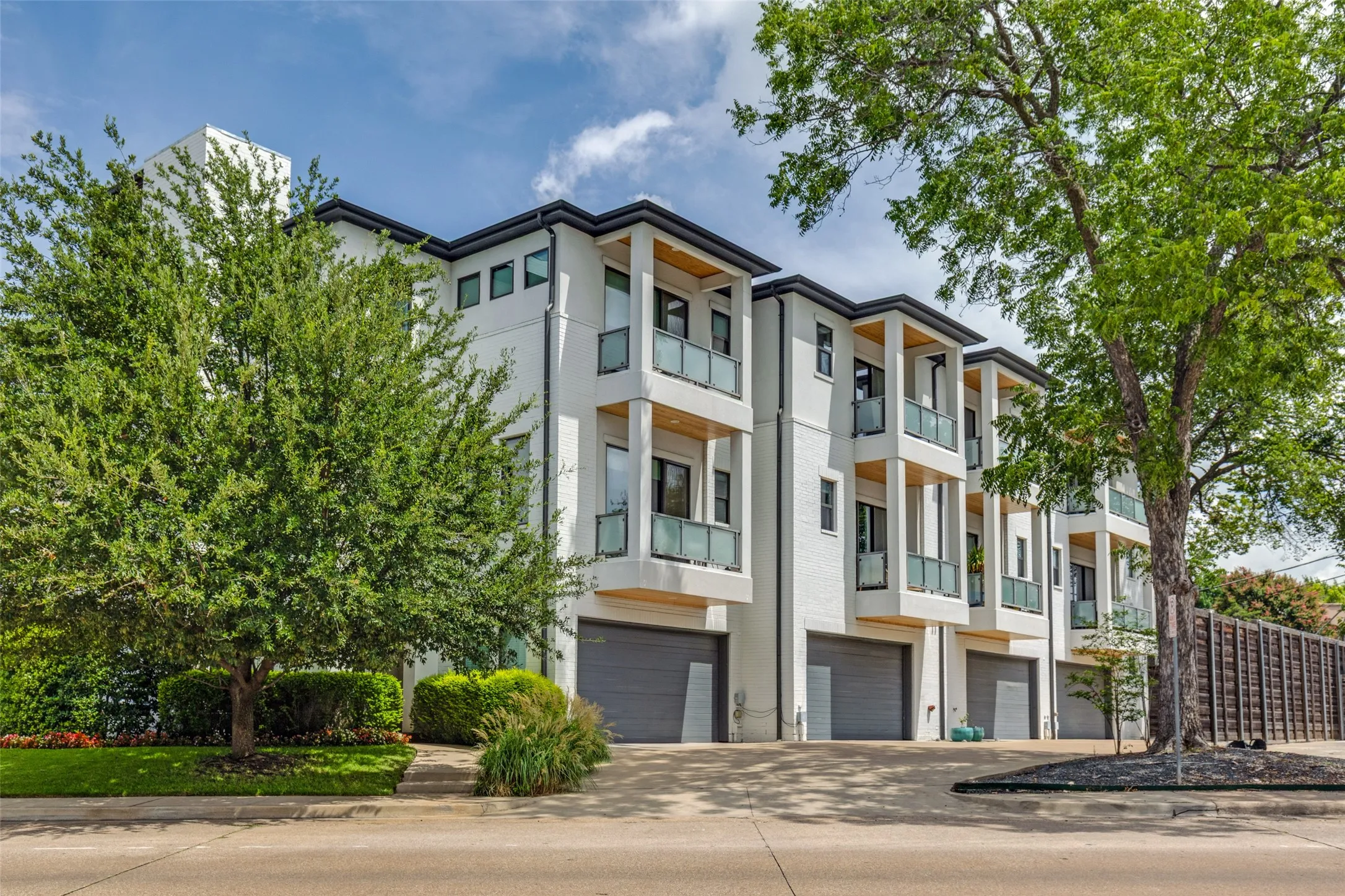 Condominium For Sale in Dallas County , 4120 Gilbert Avenue B, Dallas, Texas 75219, 2 Bedroom, 2 Bathroom, 2 Garage spaces, 1,960 Sqft, built in 2017, mls#21334771, Real Estate Agent in Dallas, Homes For Sale in Dallas county, Homes For Sale in Dallas, Realtor in Dallas Texas, Real Estate Brokerage Independent Realty Texas, Luminita Cordes Realtor