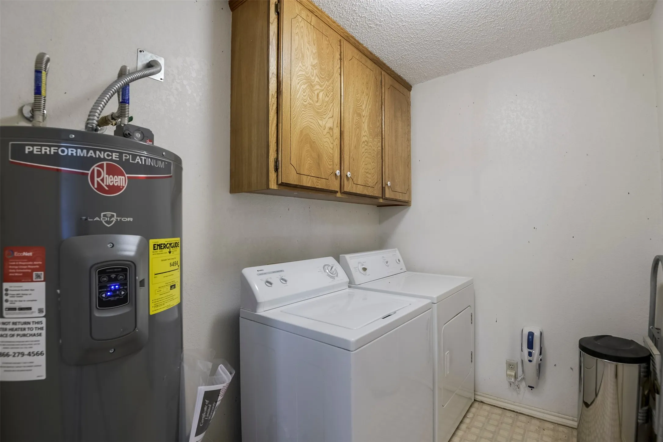 Single Family Residence For Sale in Ellis County , 301 Vinyard Drive, Waxahachie, Texas 75167, 3 Bedroom, 1 Bathroom, 2 Garage spaces, 1,170 Sqft, built in 1986, mls#21338132, Real Estate Agent in Waxahachie, Homes For Sale in Ellis county, Homes For Sale in Waxahachie, Realtor in Waxahachie Texas, Real Estate Brokerage Independent Realty Texas, Luminita Cordes Realtor