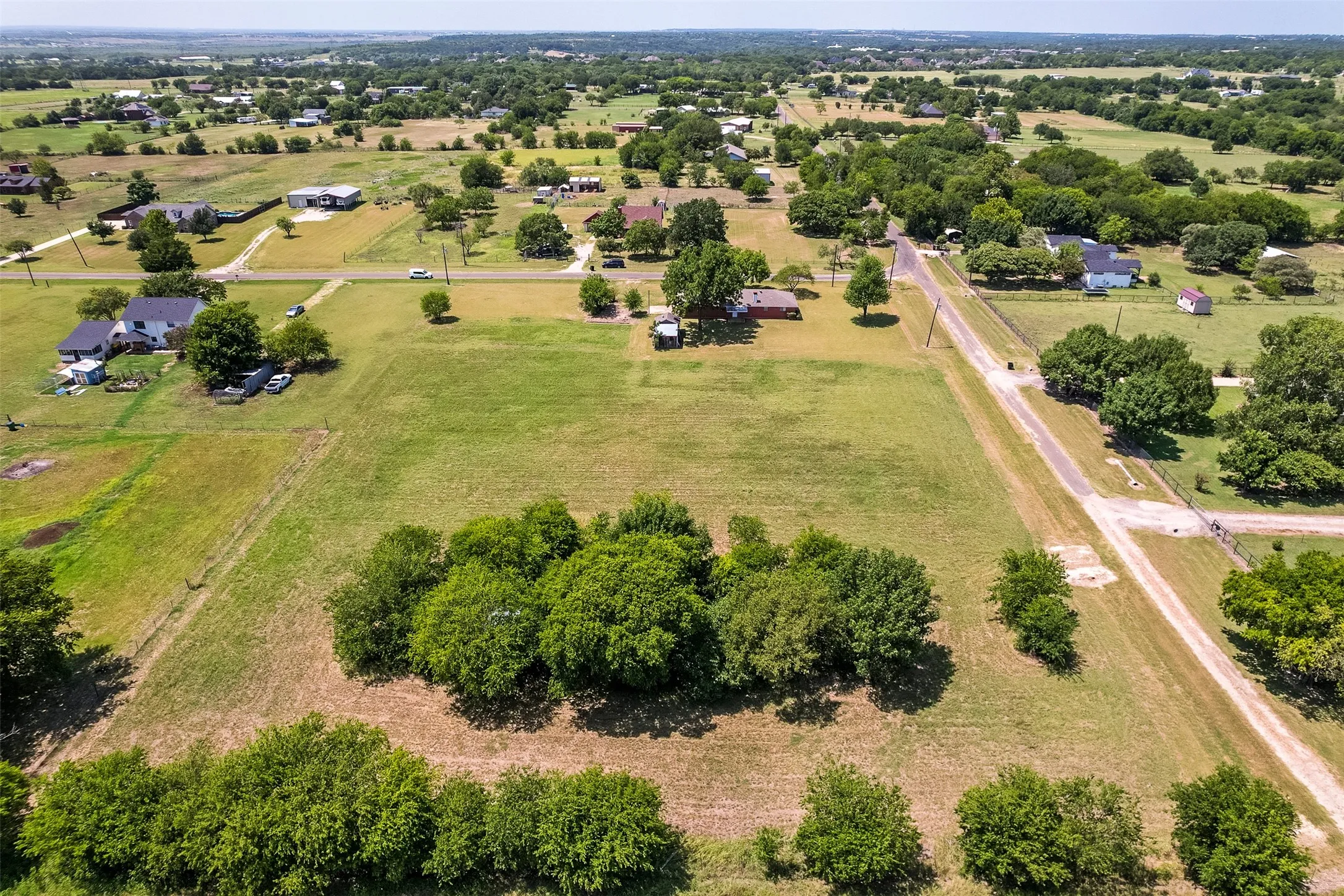 Single Family Residence For Sale in Ellis County , 301 Vinyard Drive, Waxahachie, Texas 75167, 3 Bedroom, 1 Bathroom, 2 Garage spaces, 1,170 Sqft, built in 1986, mls#21338132, Real Estate Agent in Waxahachie, Homes For Sale in Ellis county, Homes For Sale in Waxahachie, Realtor in Waxahachie Texas, Real Estate Brokerage Independent Realty Texas, Luminita Cordes Realtor