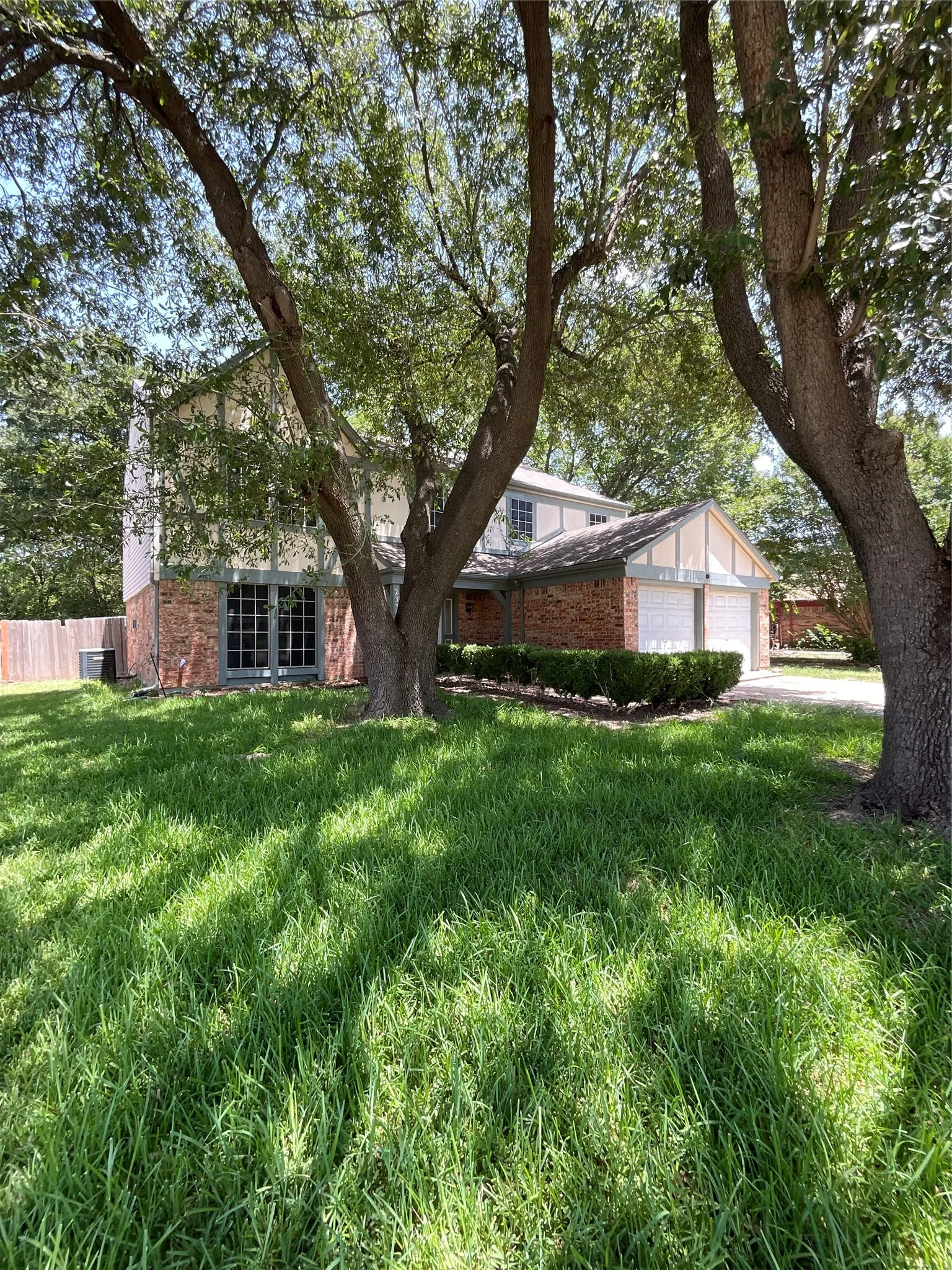 Single Family Residence For Sale in Dallas County , 2332 Abbington Lane, Grand Prairie, Texas 75052, 4 Bedroom, 3 Bathroom, 2 Garage spaces, 2,330 Sqft, built in 1985, mls#21339129, Real Estate Agent in Grand Prairie, Homes For Sale in Dallas county, Homes For Sale in Grand Prairie, Realtor in Grand Prairie Texas, Real Estate Brokerage Independent Realty Texas, Luminita Cordes Realtor