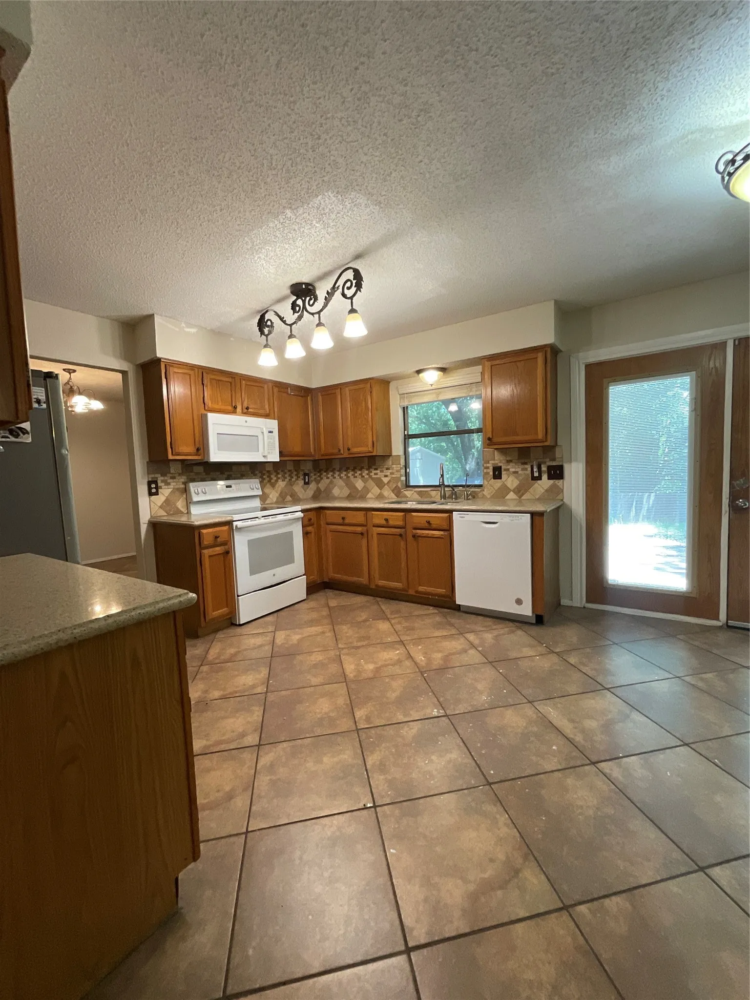 Single Family Residence For Sale in Dallas County , 2332 Abbington Lane, Grand Prairie, Texas 75052, 4 Bedroom, 3 Bathroom, 2 Garage spaces, 2,330 Sqft, built in 1985, mls#21339129, Real Estate Agent in Grand Prairie, Homes For Sale in Dallas county, Homes For Sale in Grand Prairie, Realtor in Grand Prairie Texas, Real Estate Brokerage Independent Realty Texas, Luminita Cordes Realtor
