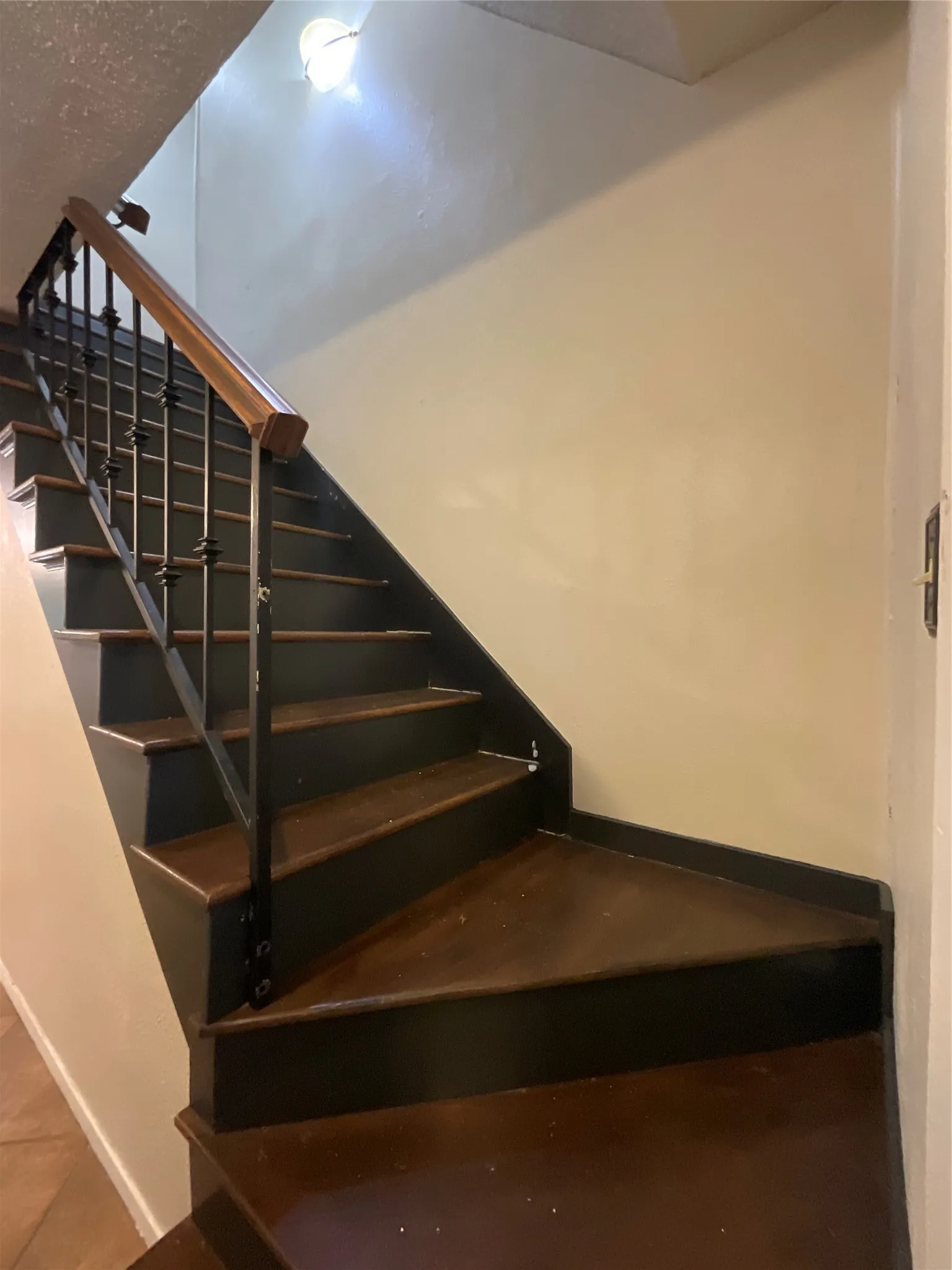 Single Family Residence For Sale in Dallas County , 2332 Abbington Lane, Grand Prairie, Texas 75052, 4 Bedroom, 3 Bathroom, 2 Garage spaces, 2,330 Sqft, built in 1985, mls#21339129, Real Estate Agent in Grand Prairie, Homes For Sale in Dallas county, Homes For Sale in Grand Prairie, Realtor in Grand Prairie Texas, Real Estate Brokerage Independent Realty Texas, Luminita Cordes Realtor